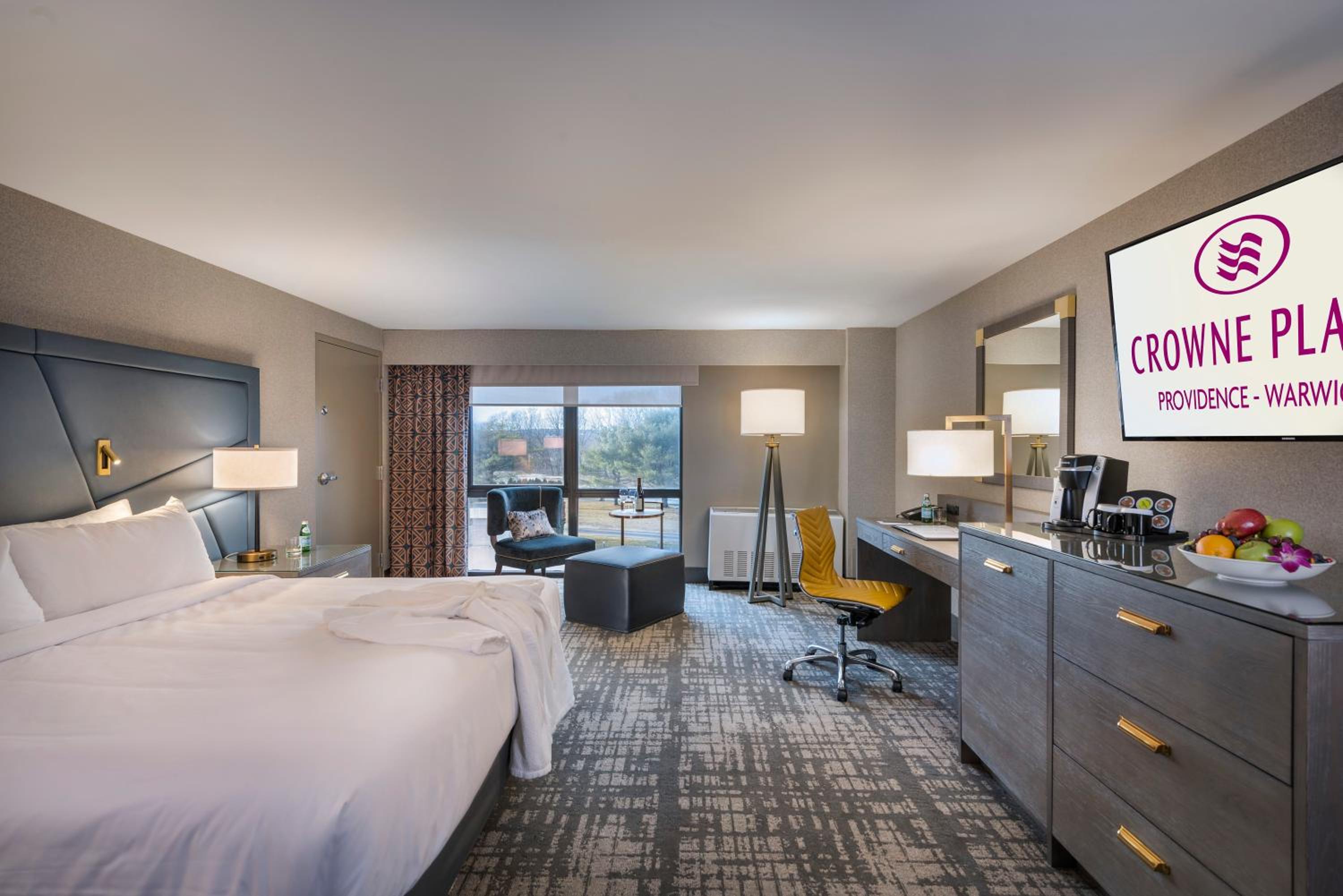 Standard King Room - Photo 9