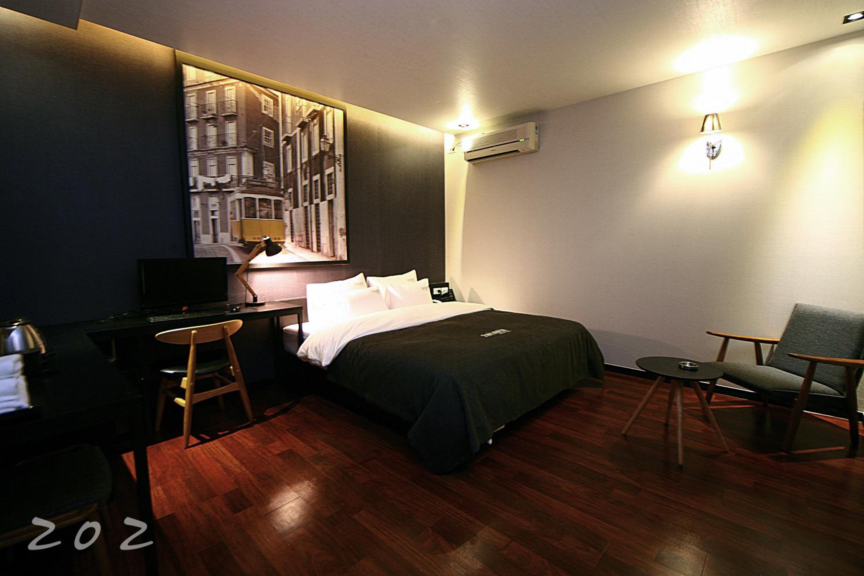 Standard Double Room - Photo 7