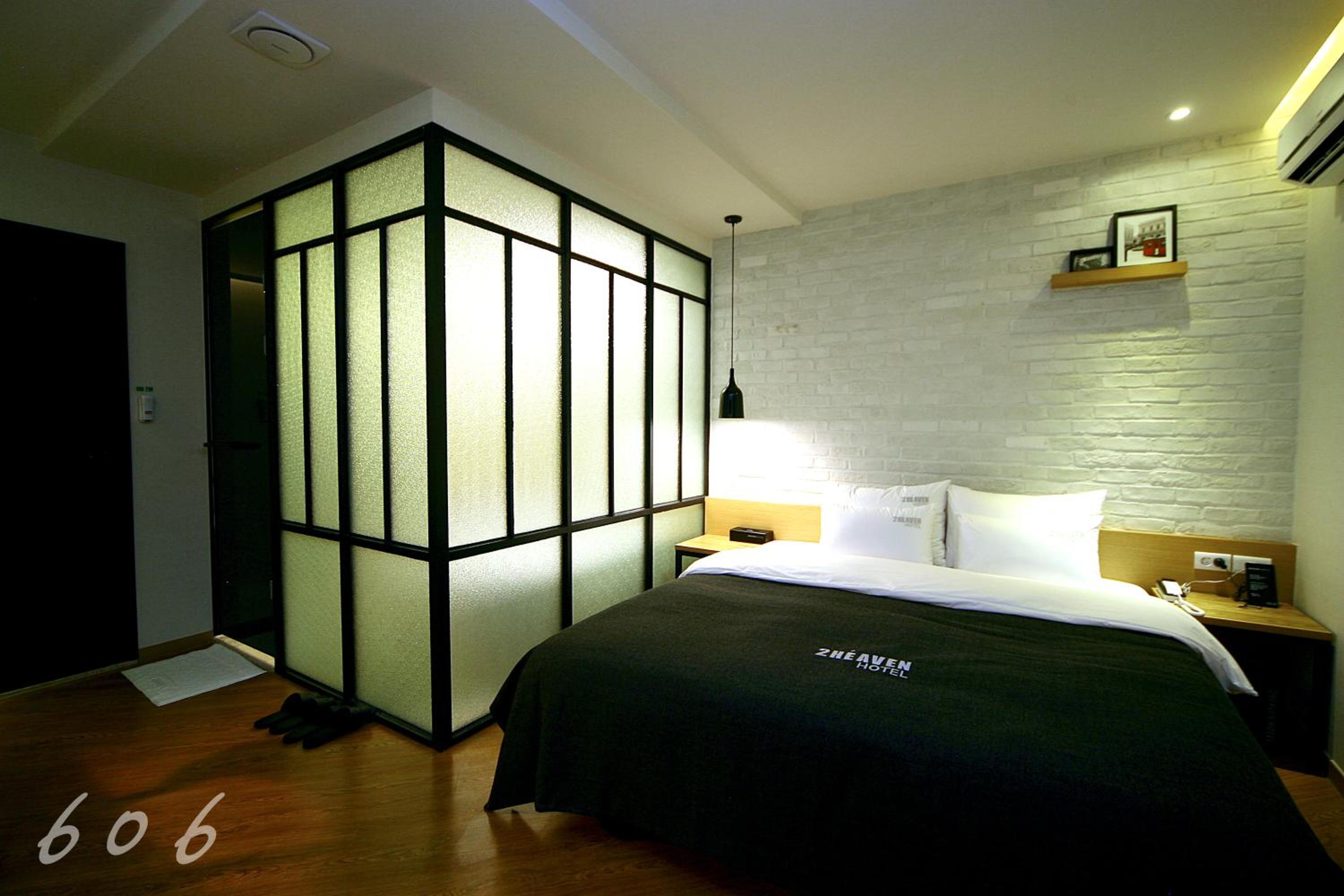 Standard Double Room - Photo 13