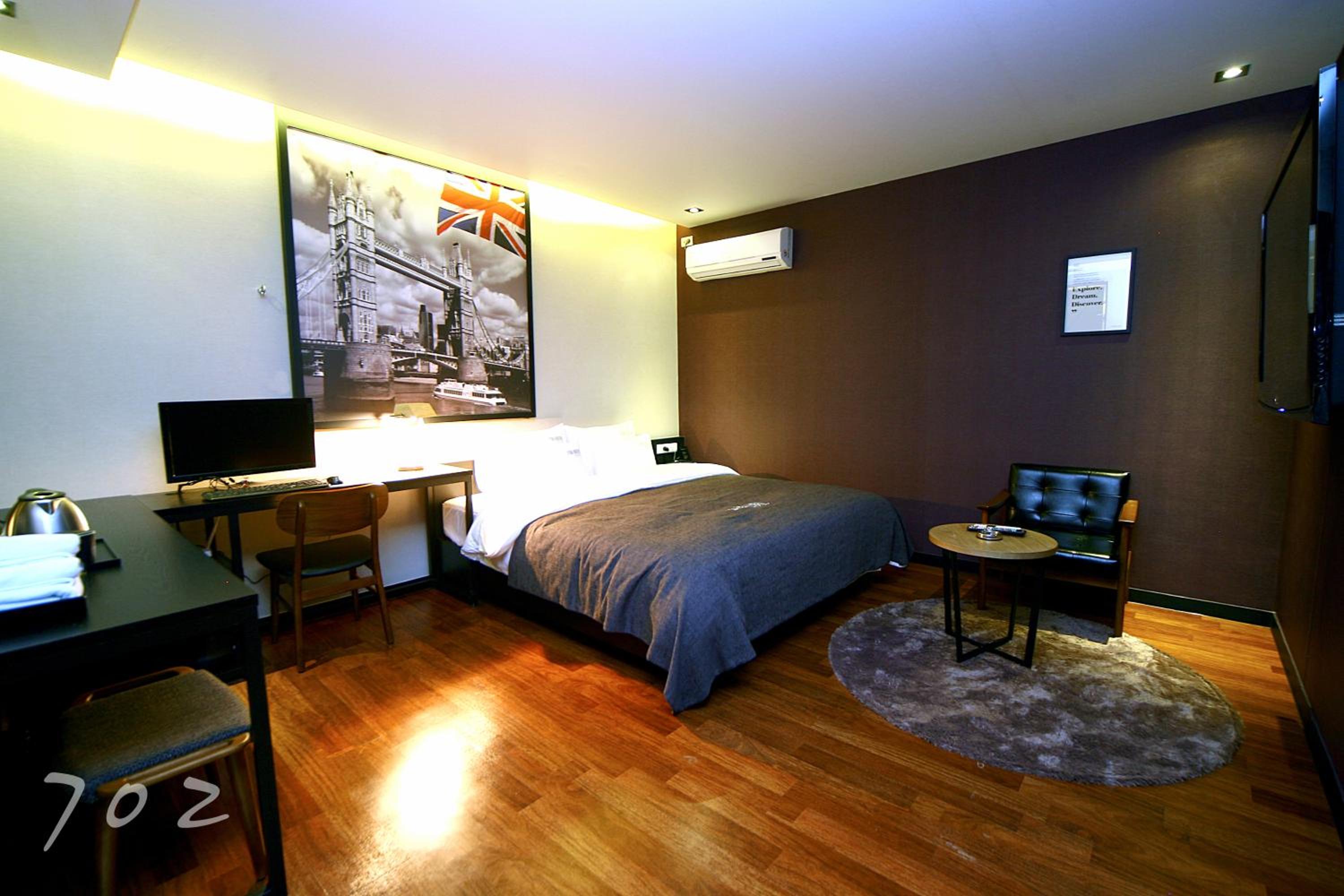 Standard Double Room - Photo 15