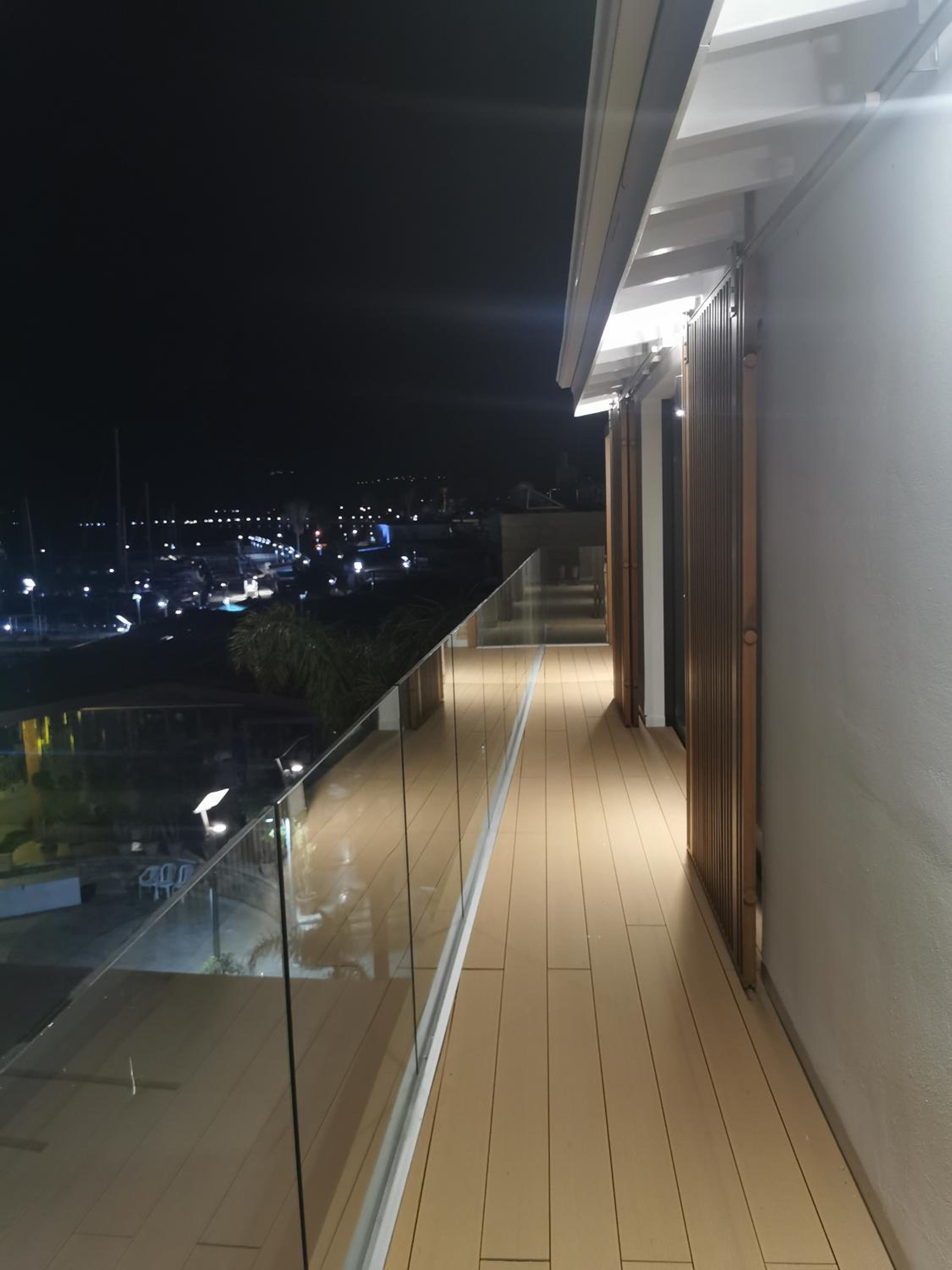 Deluxe Suite with Sea View - Photo 15