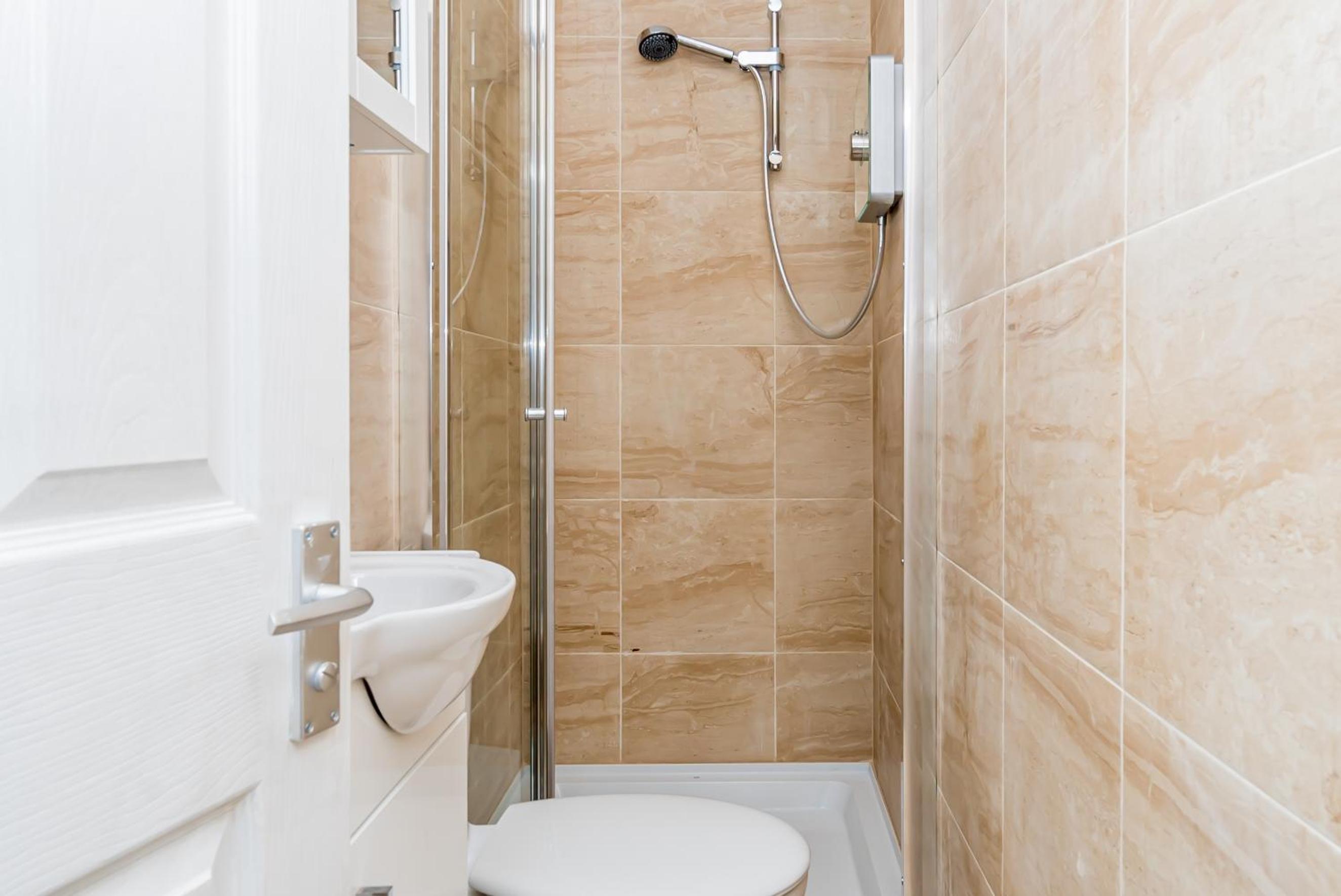 Double Room with Private Bathroom - Photo 7