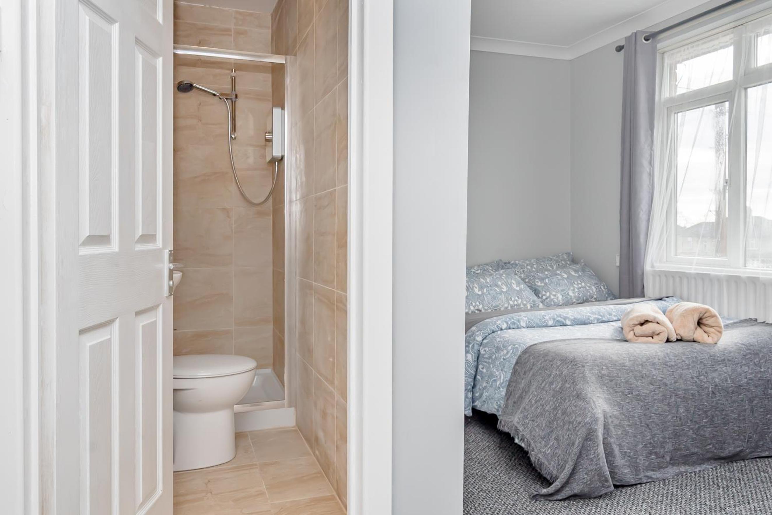 Double Room with Private Bathroom - Photo 6
