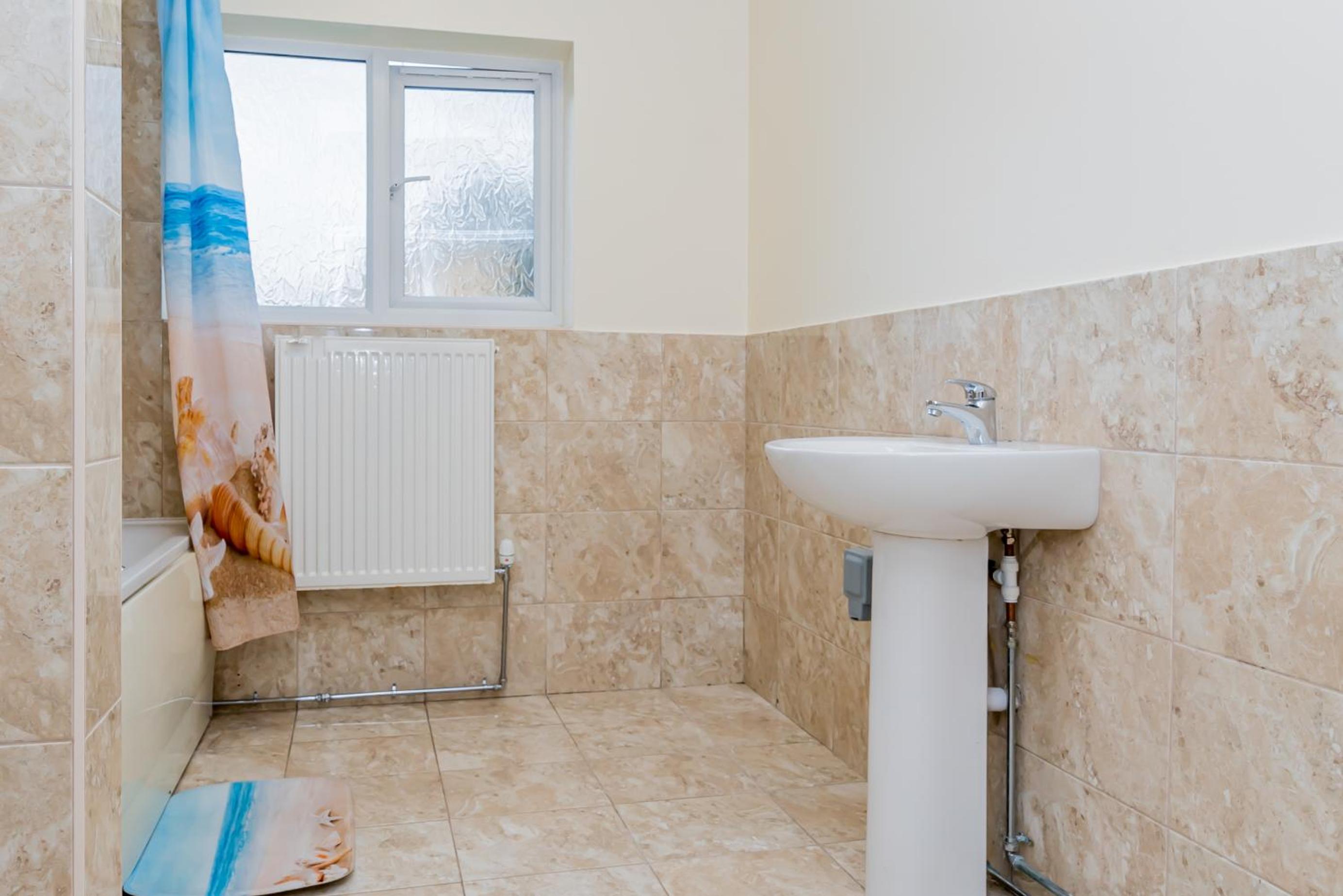 Double Room with Private Bathroom - Photo 3