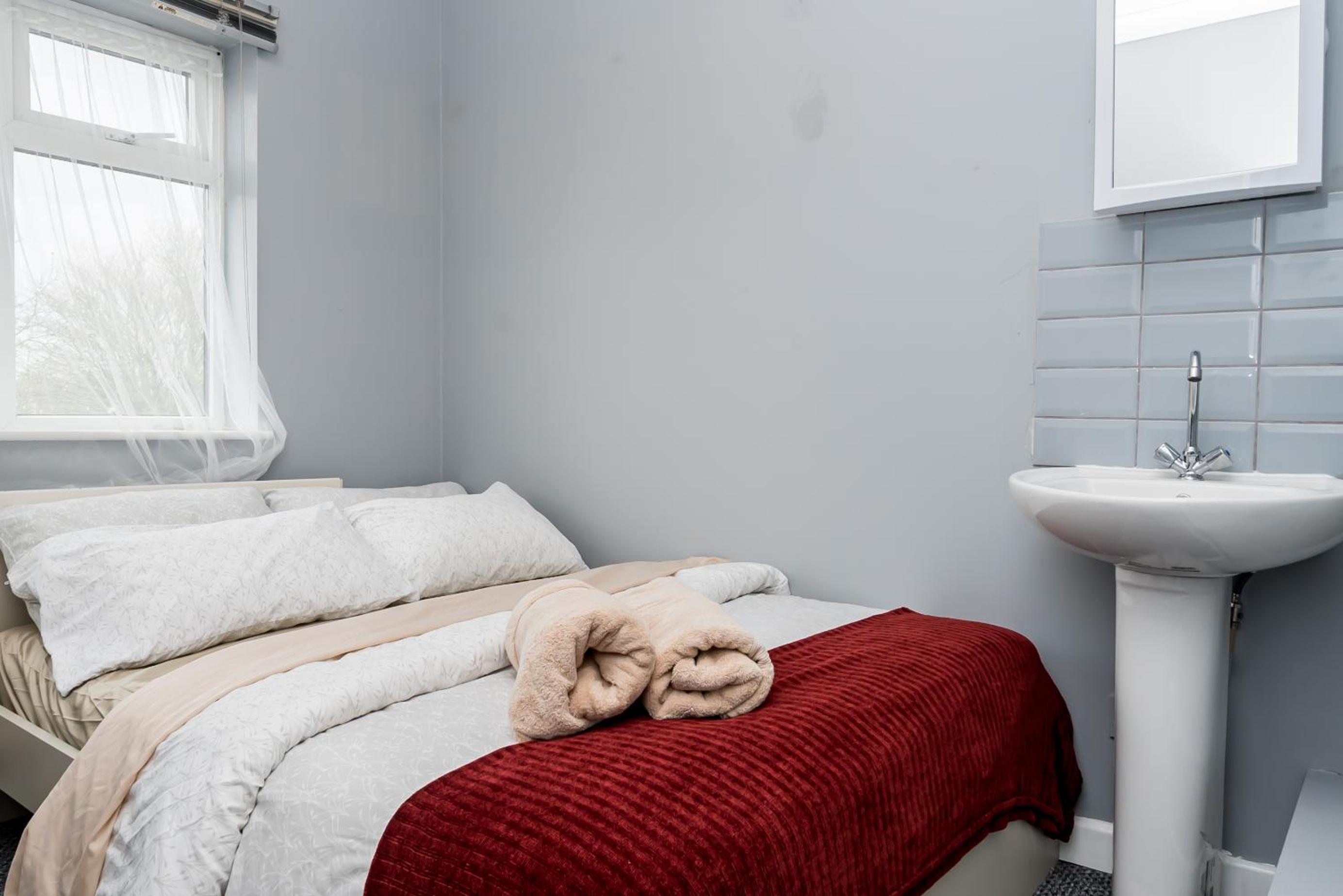 Budget Double Room - Photo 2