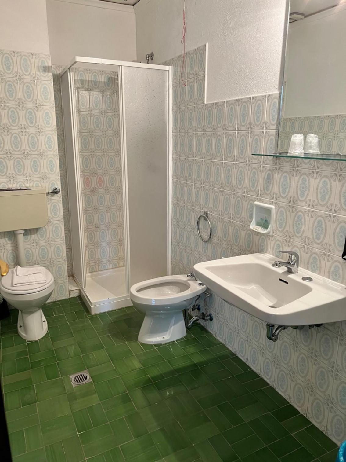 Standard Quadruple Room - Photo 8
