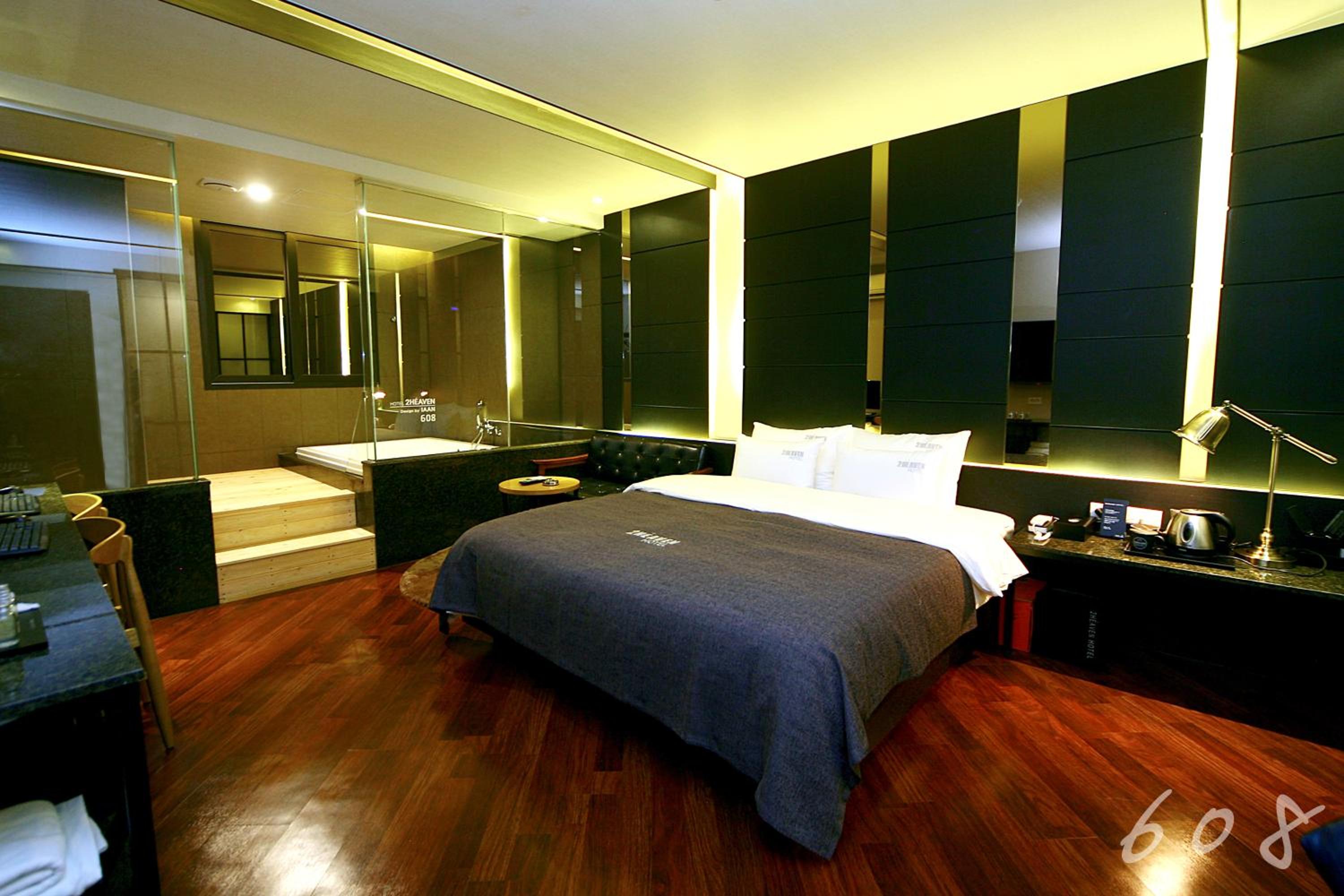 Standard Twin Room - Photo 10