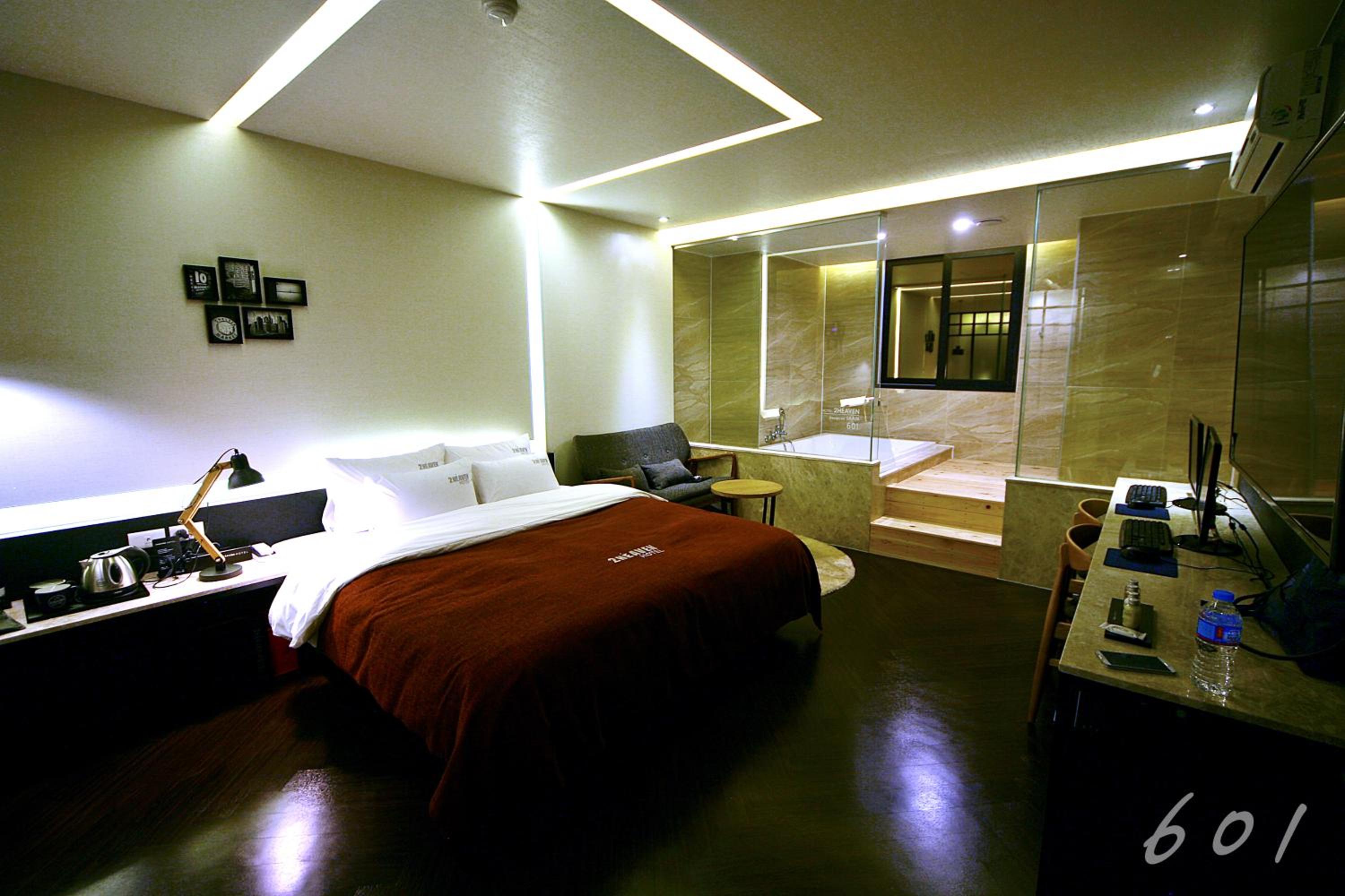 Standard Twin Room - Photo 12