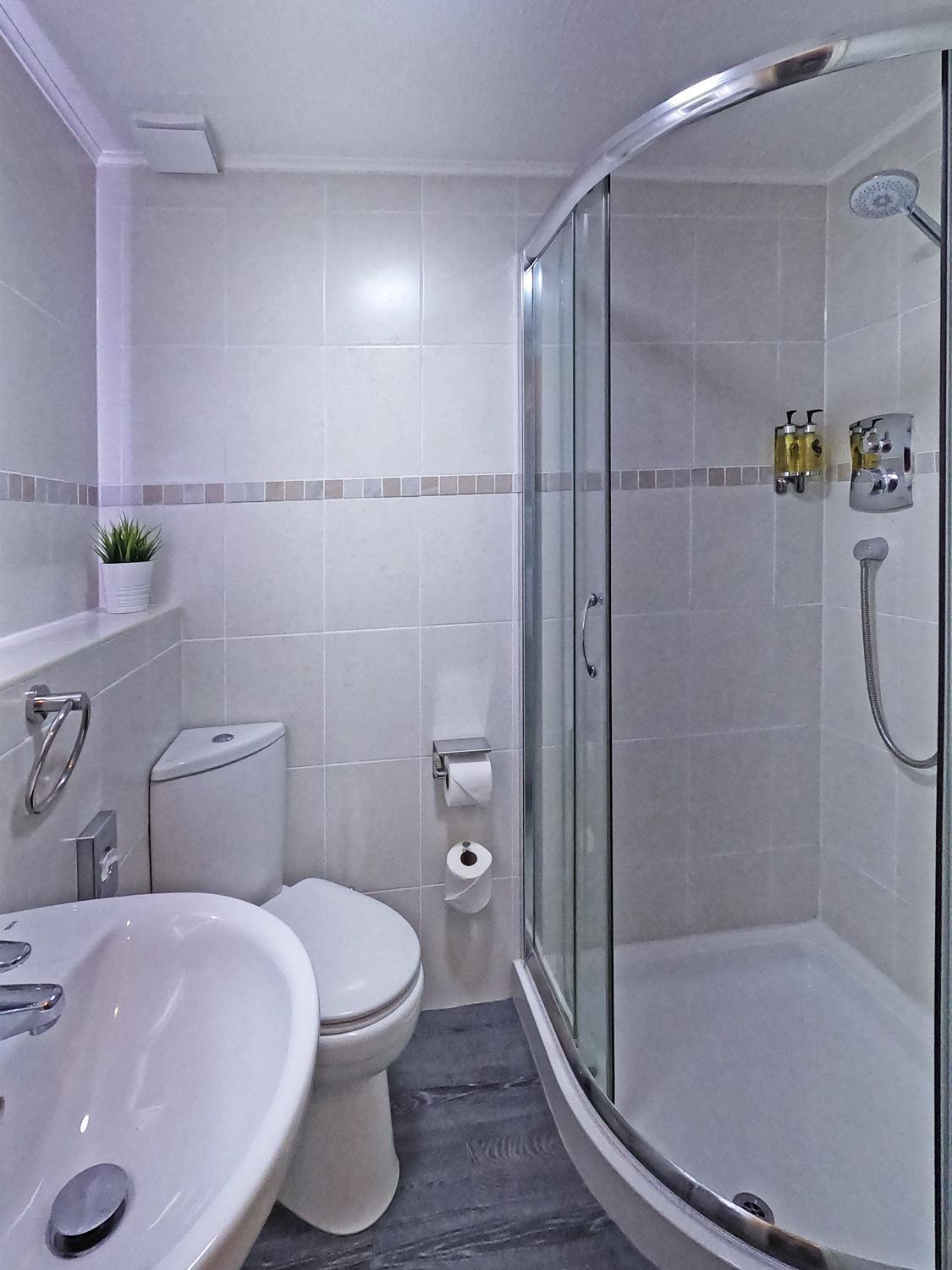 Compact Twin Room photo 3