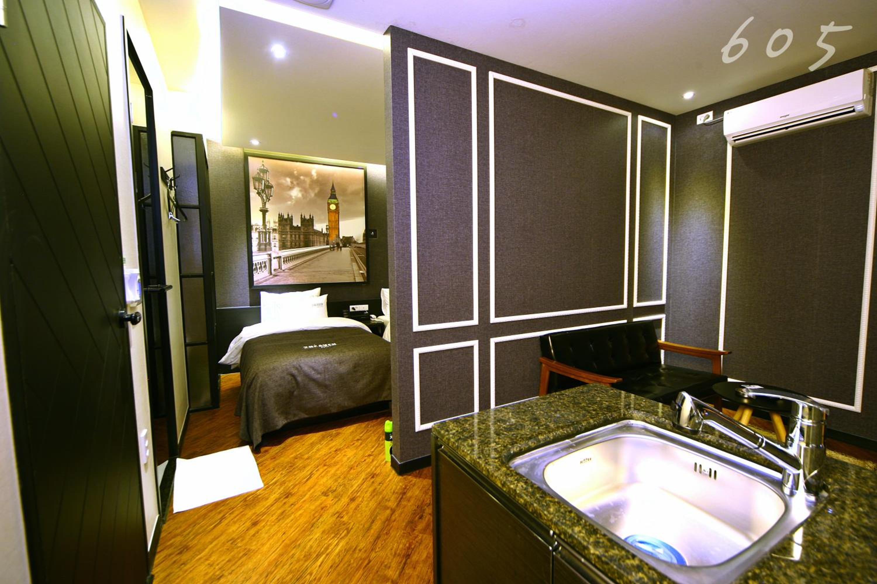 Family Twin Room - Photo 16