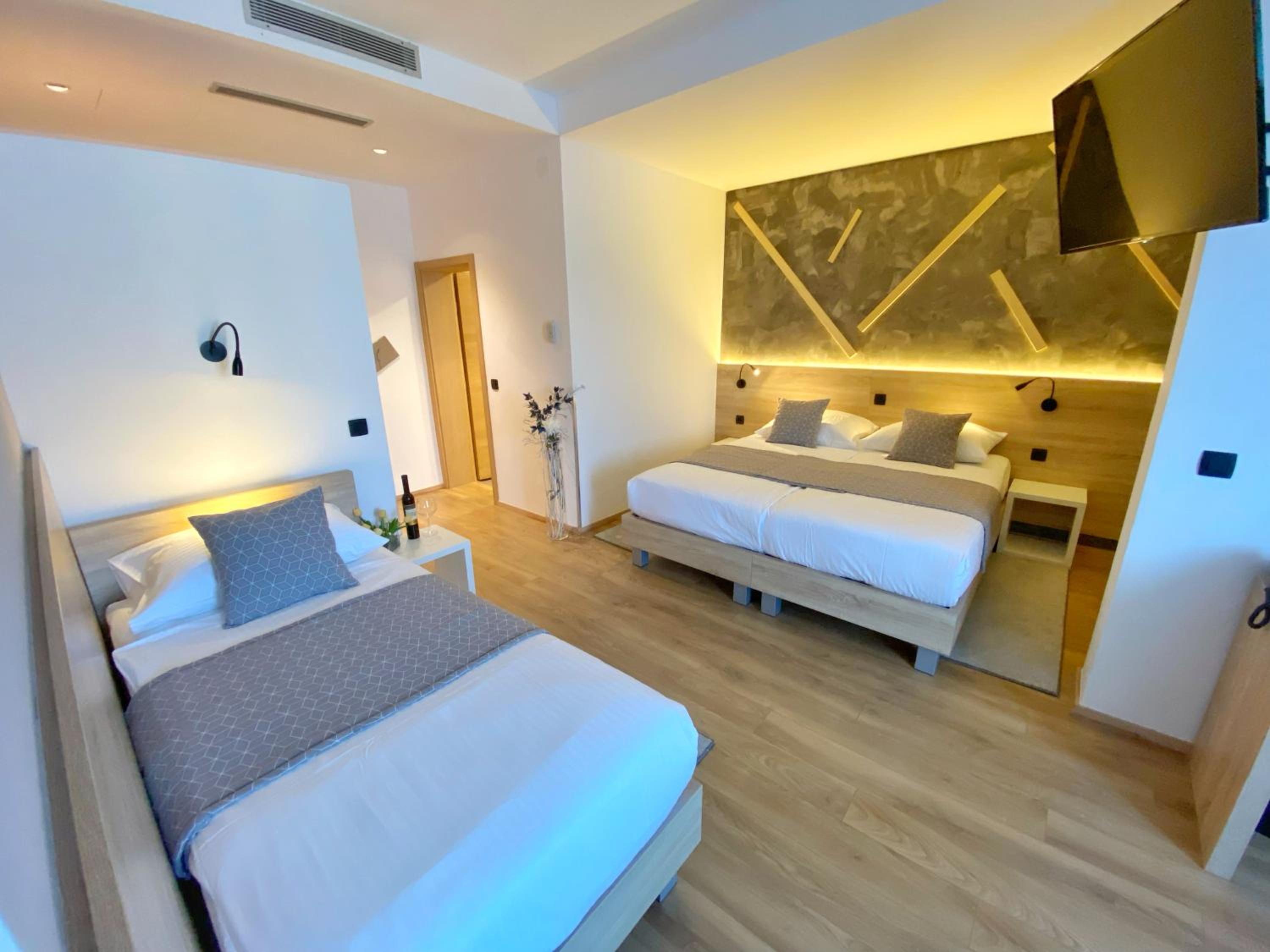 Deluxe Triple Room photo 3