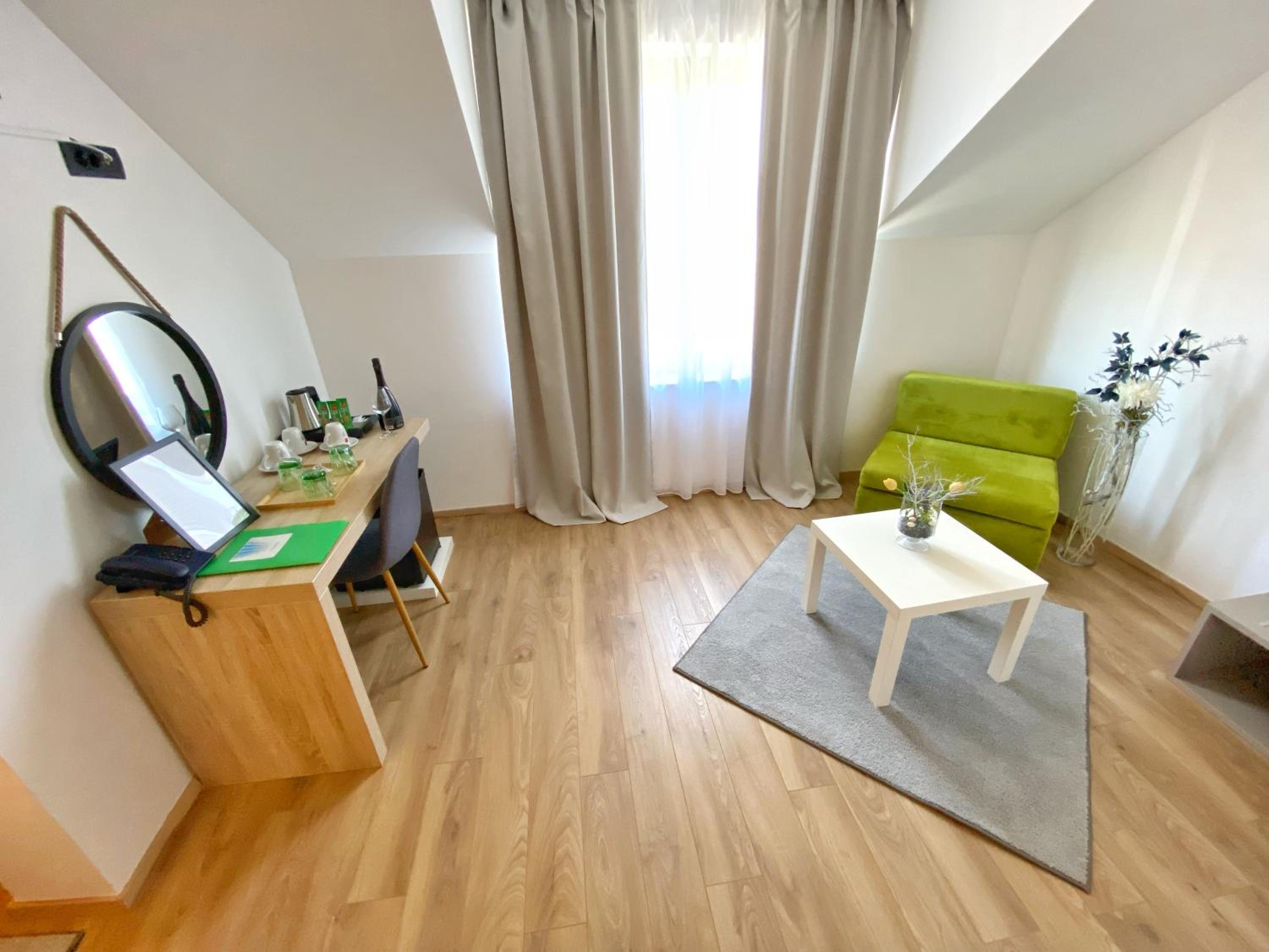 Deluxe Triple Room photo 2