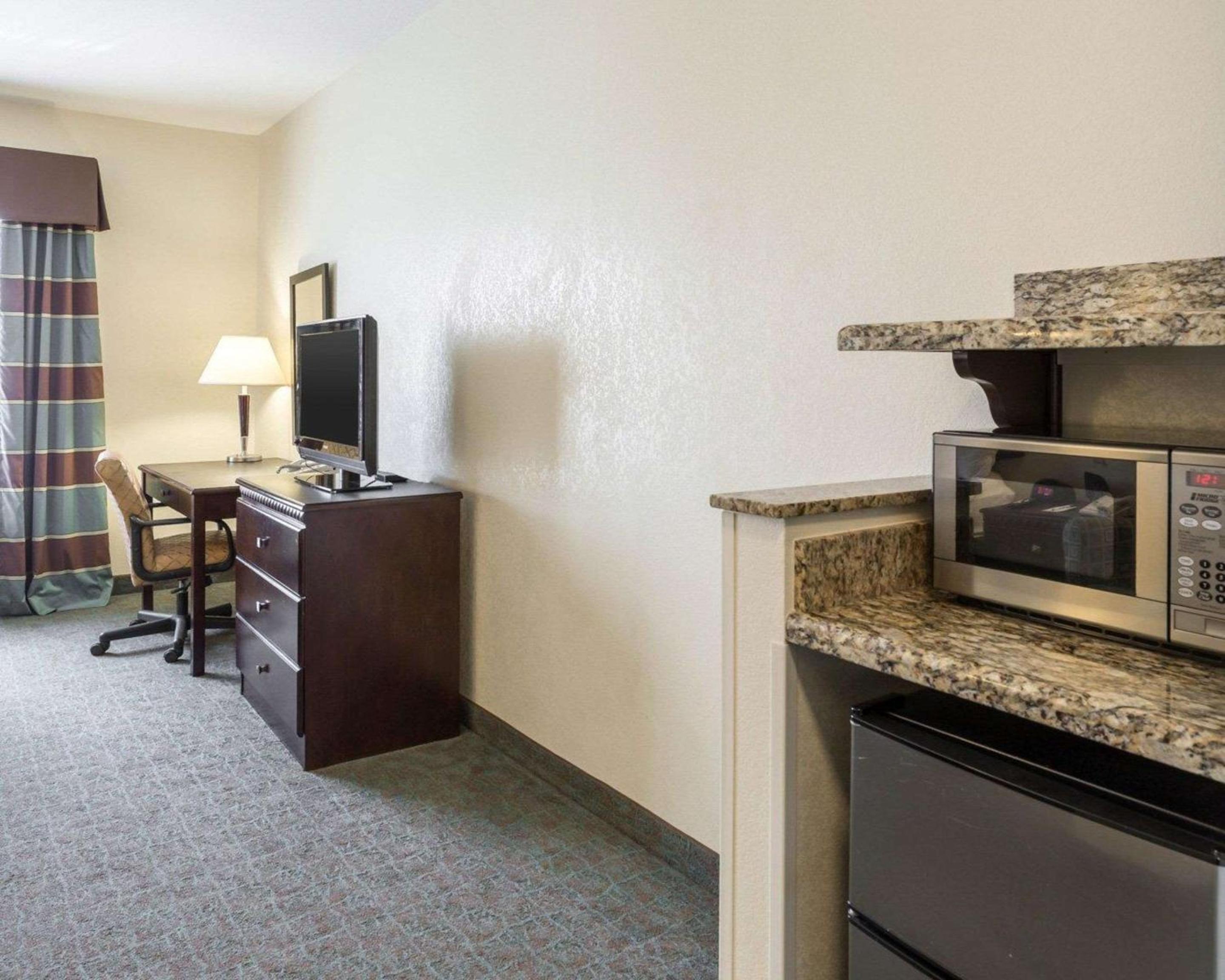 King Room - Non-Smoking - Photo 2