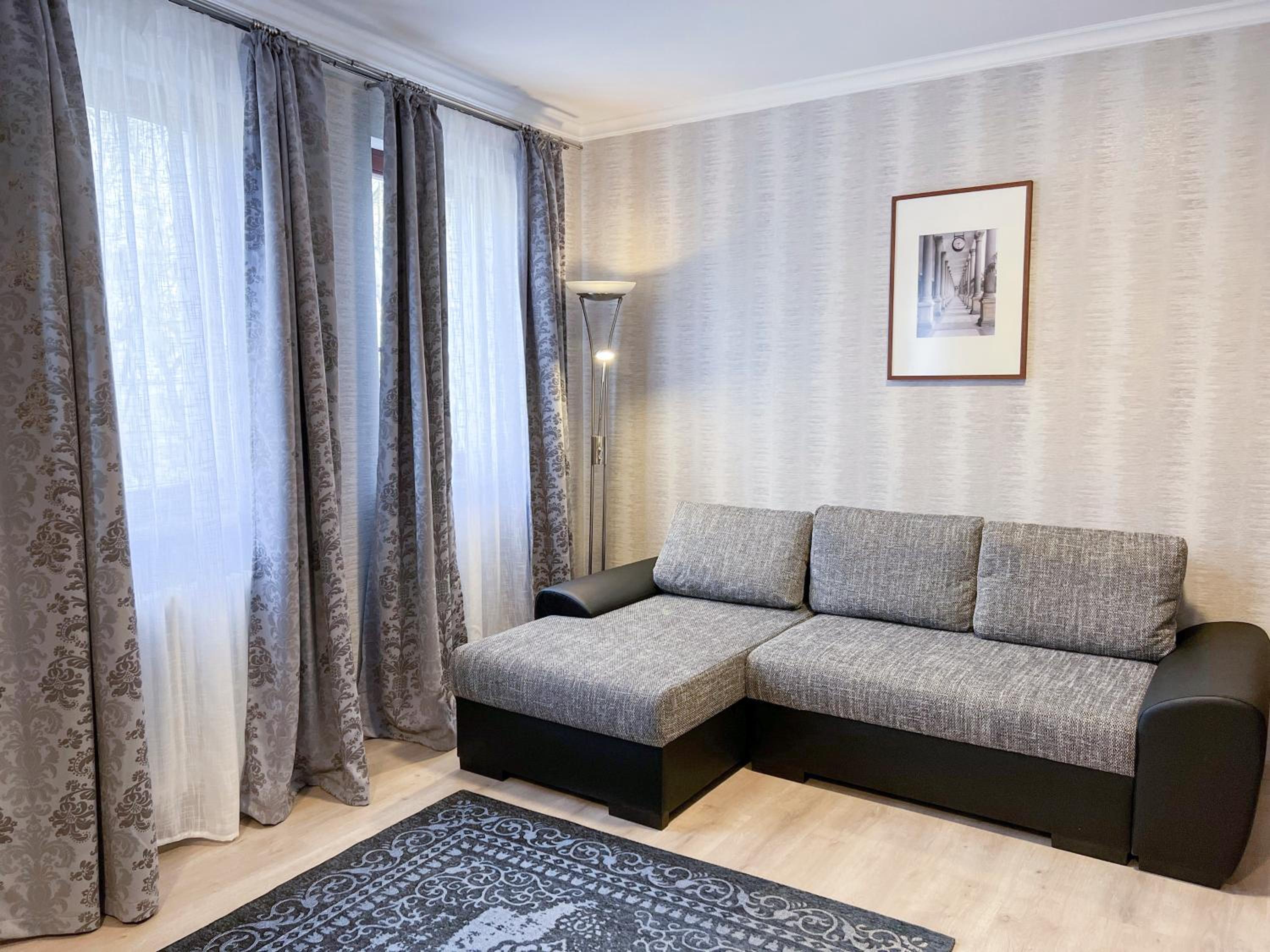 Apartment with Balcony photo 2