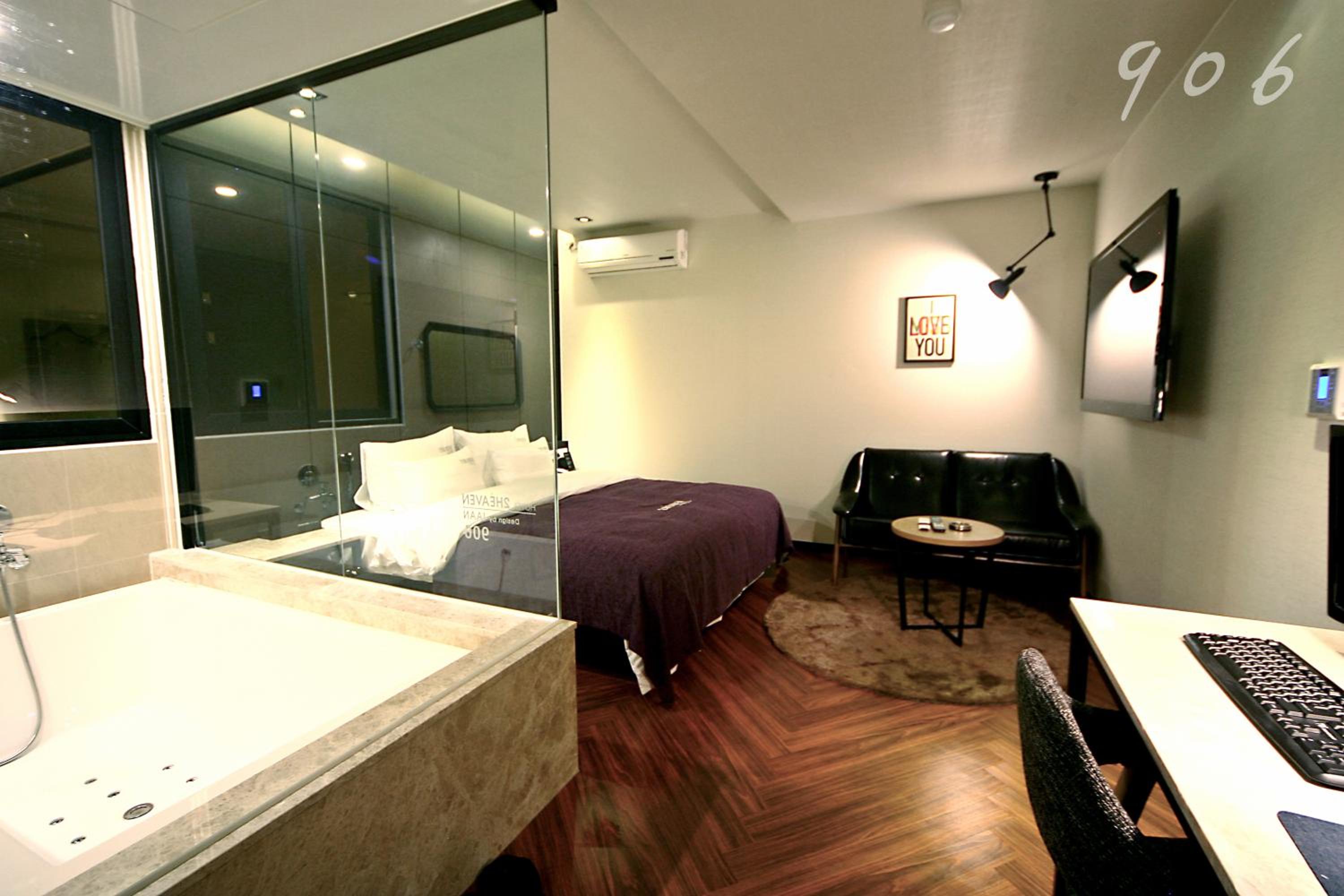 Standard Twin Room - Photo 4