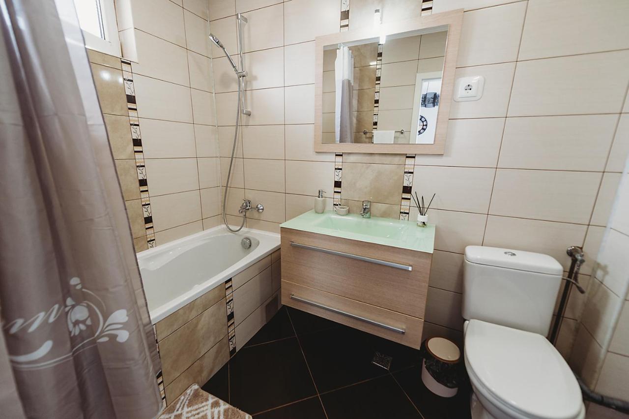 Two-Bedroom Apartment - Photo 2