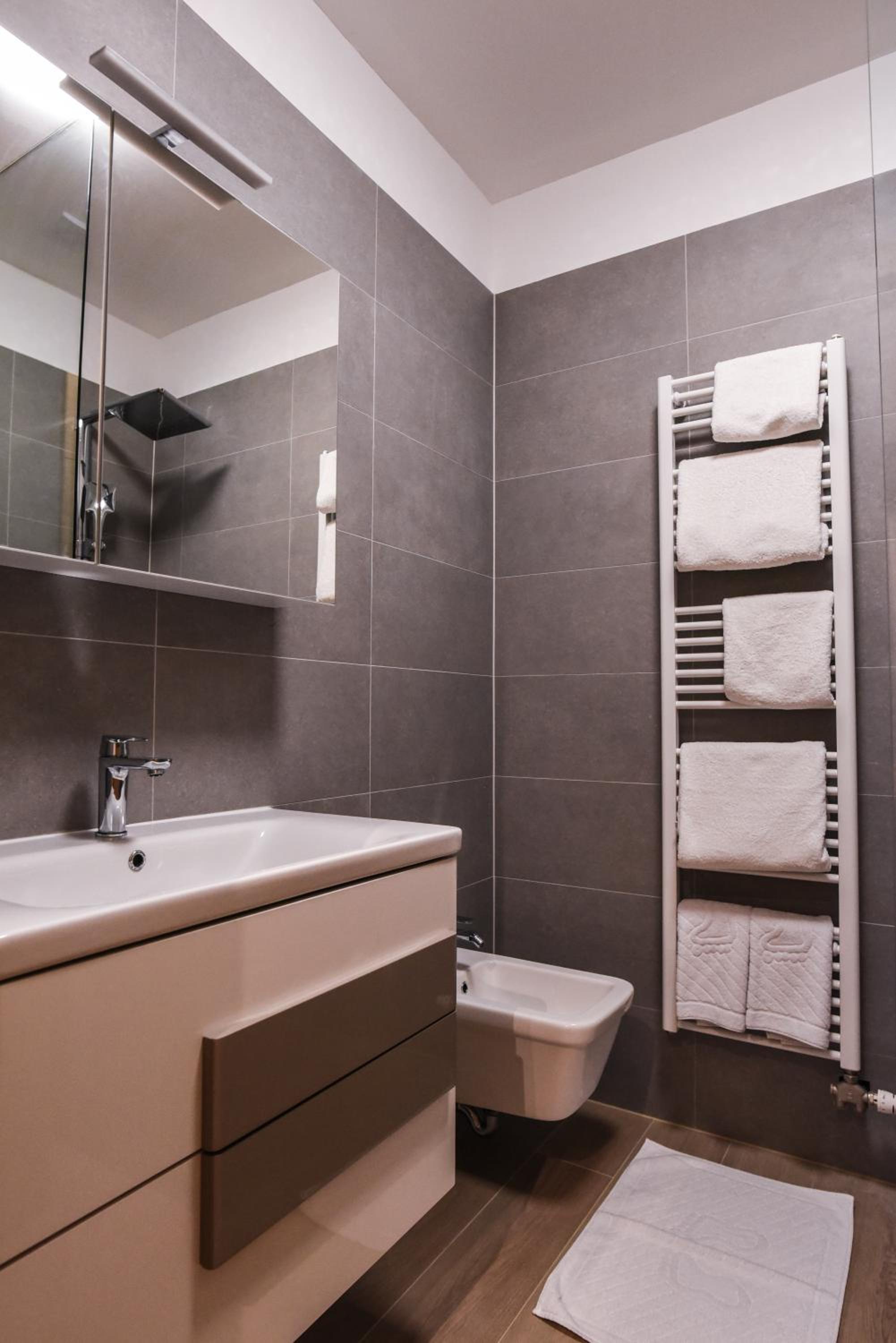 Three-Bedroom Apartment - Photo 25