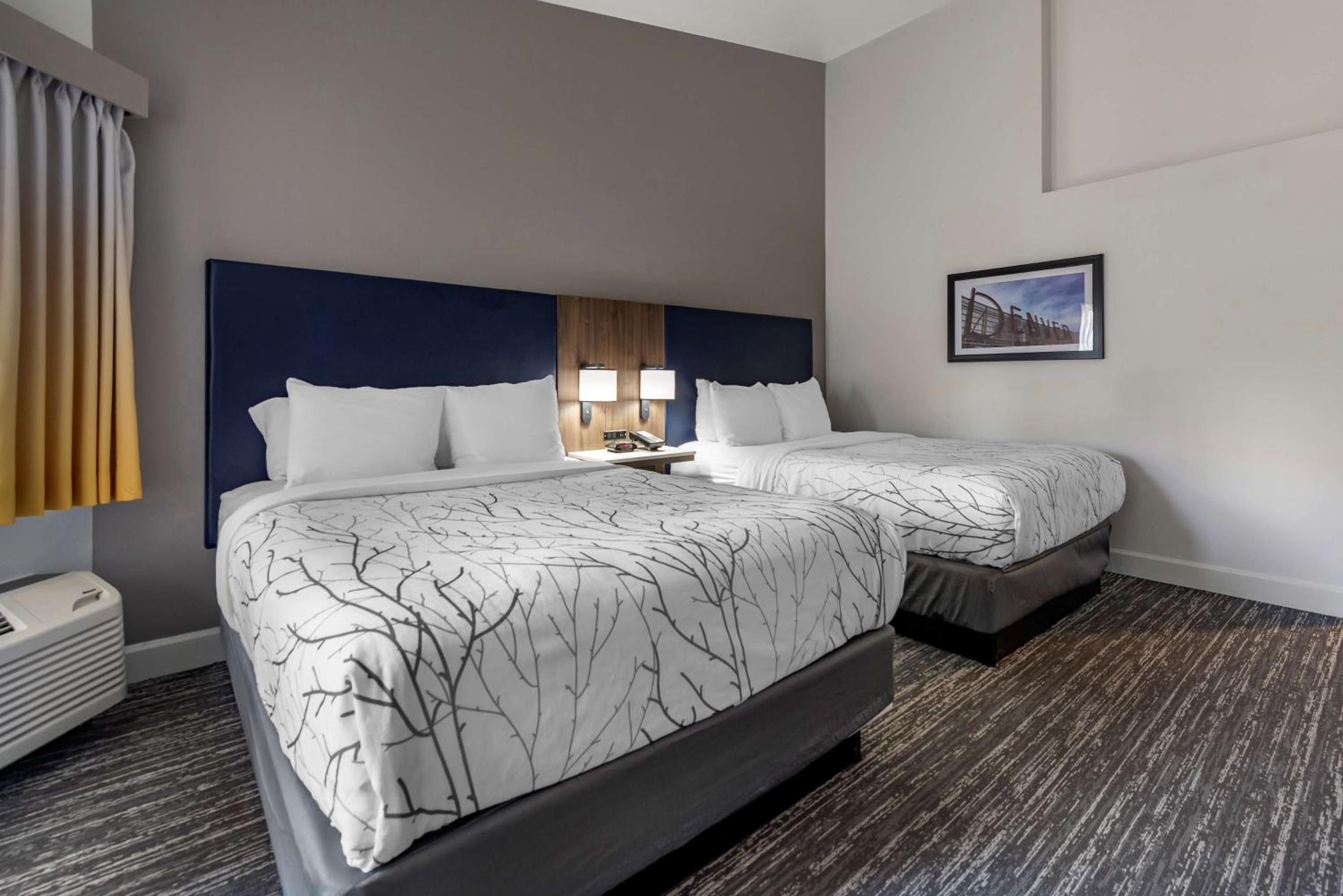 Queen Room with Two Queen Beds with Patio - Poolside