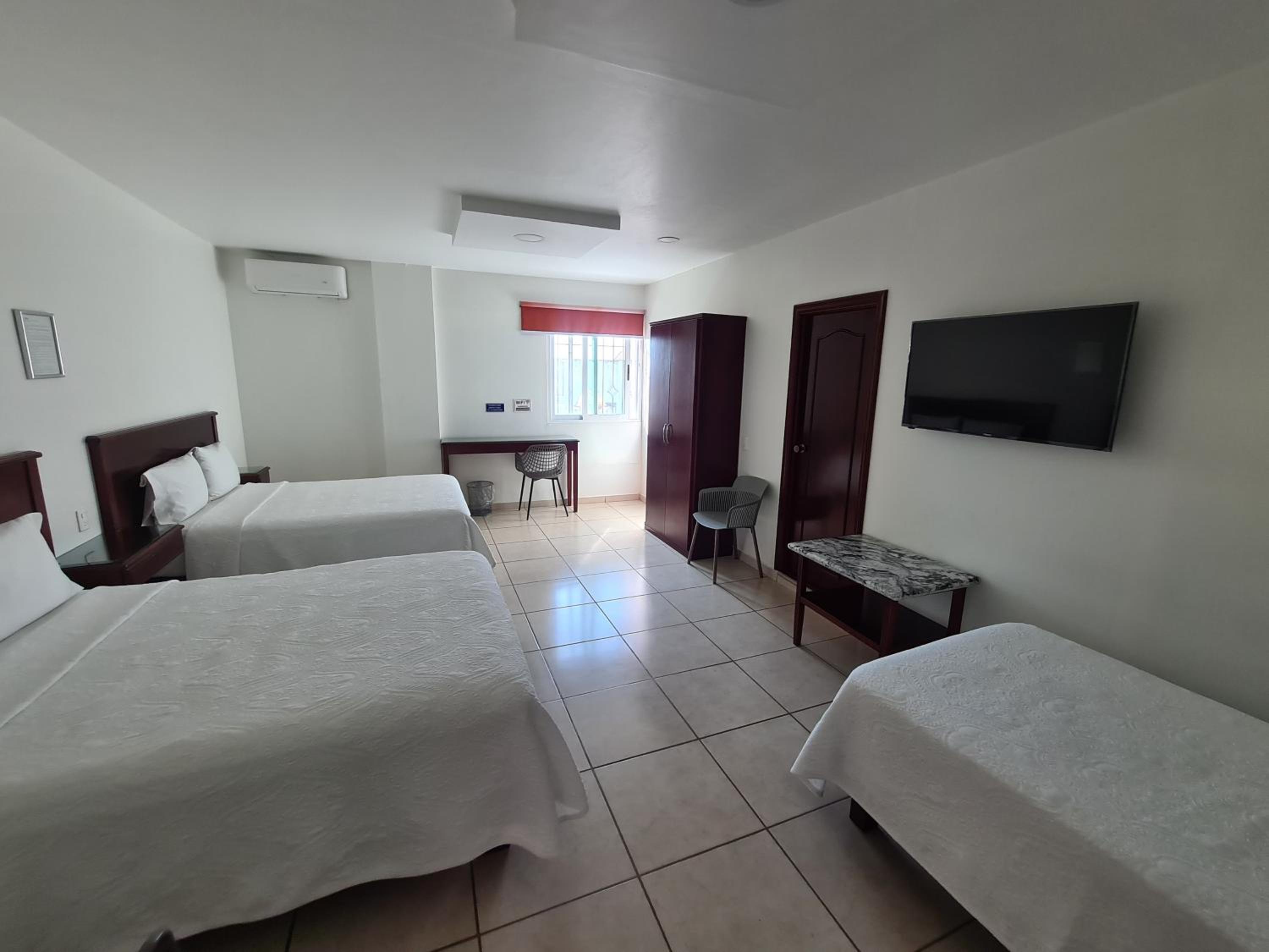 Deluxe Queen Room with Two Queen Beds photo 3