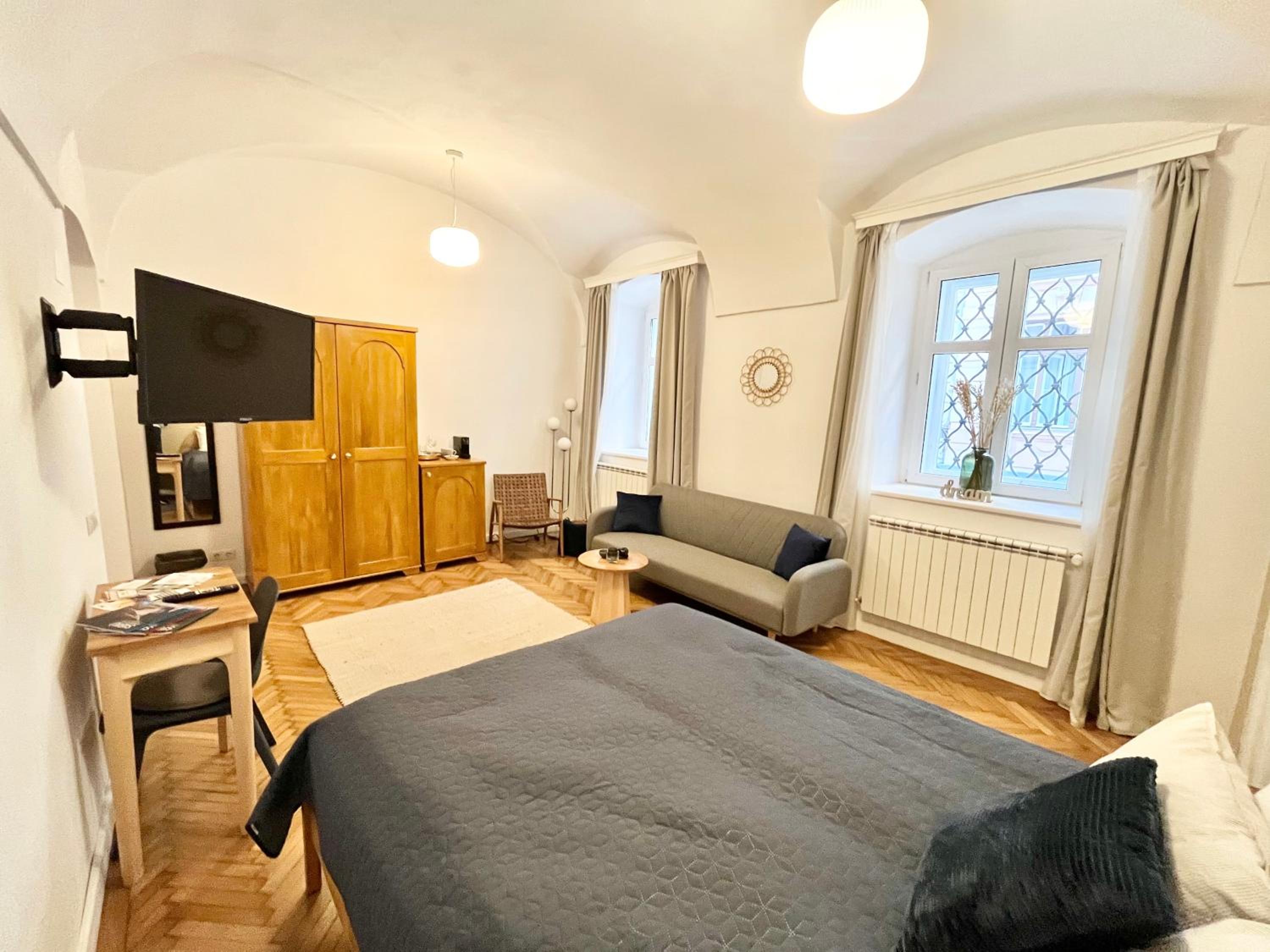 Standard Double Room - Photo 12