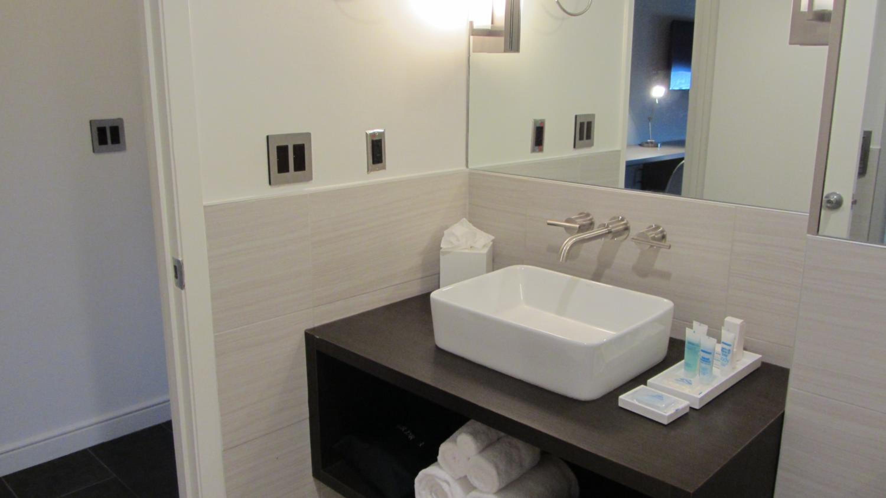 Harbor House Hotel and Marina at Pier 21, Photo 7