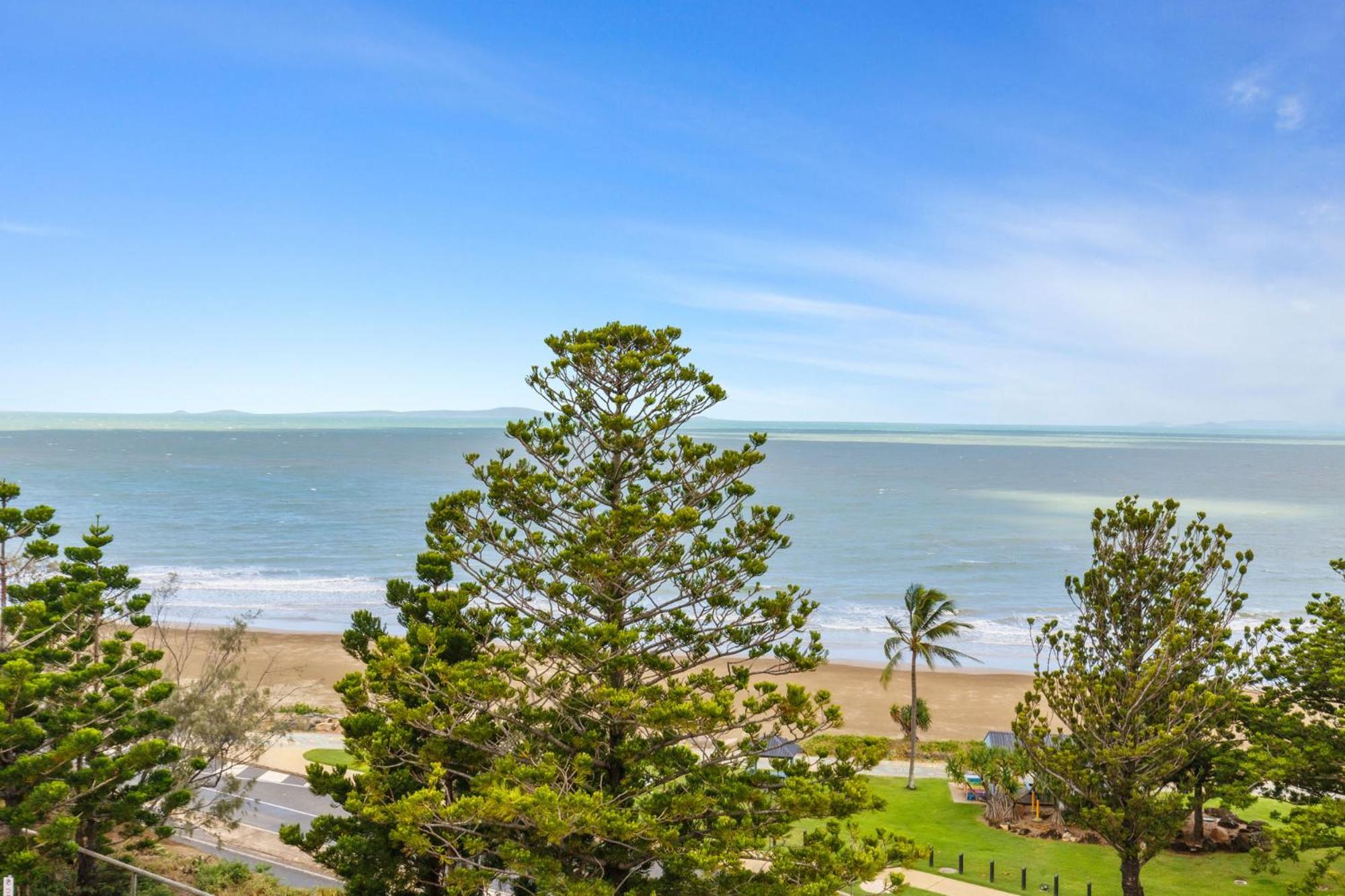 Premium Queen with Ocean View photo 3