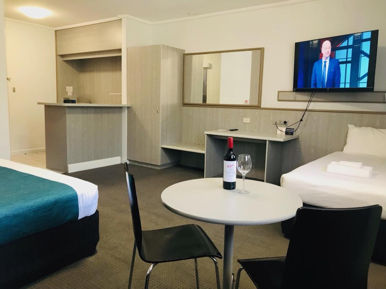 Executive King Suite - Photo 1