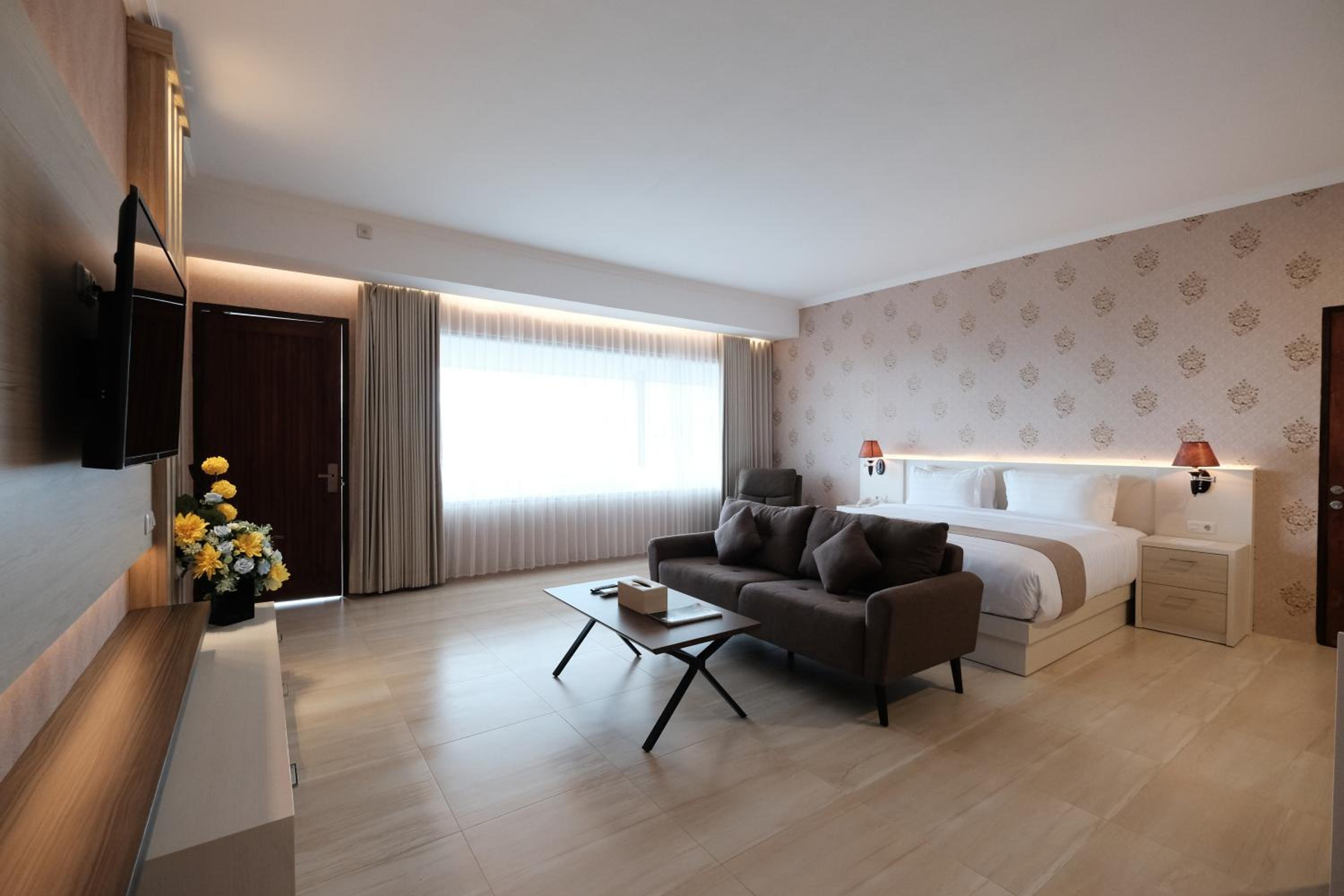 Deluxe King Room - Photo 4