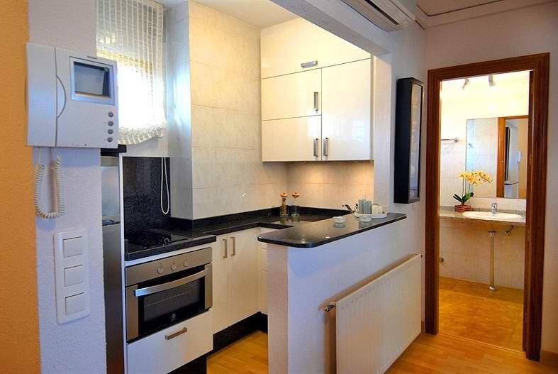 One-Bedroom Apartment - Photo 2