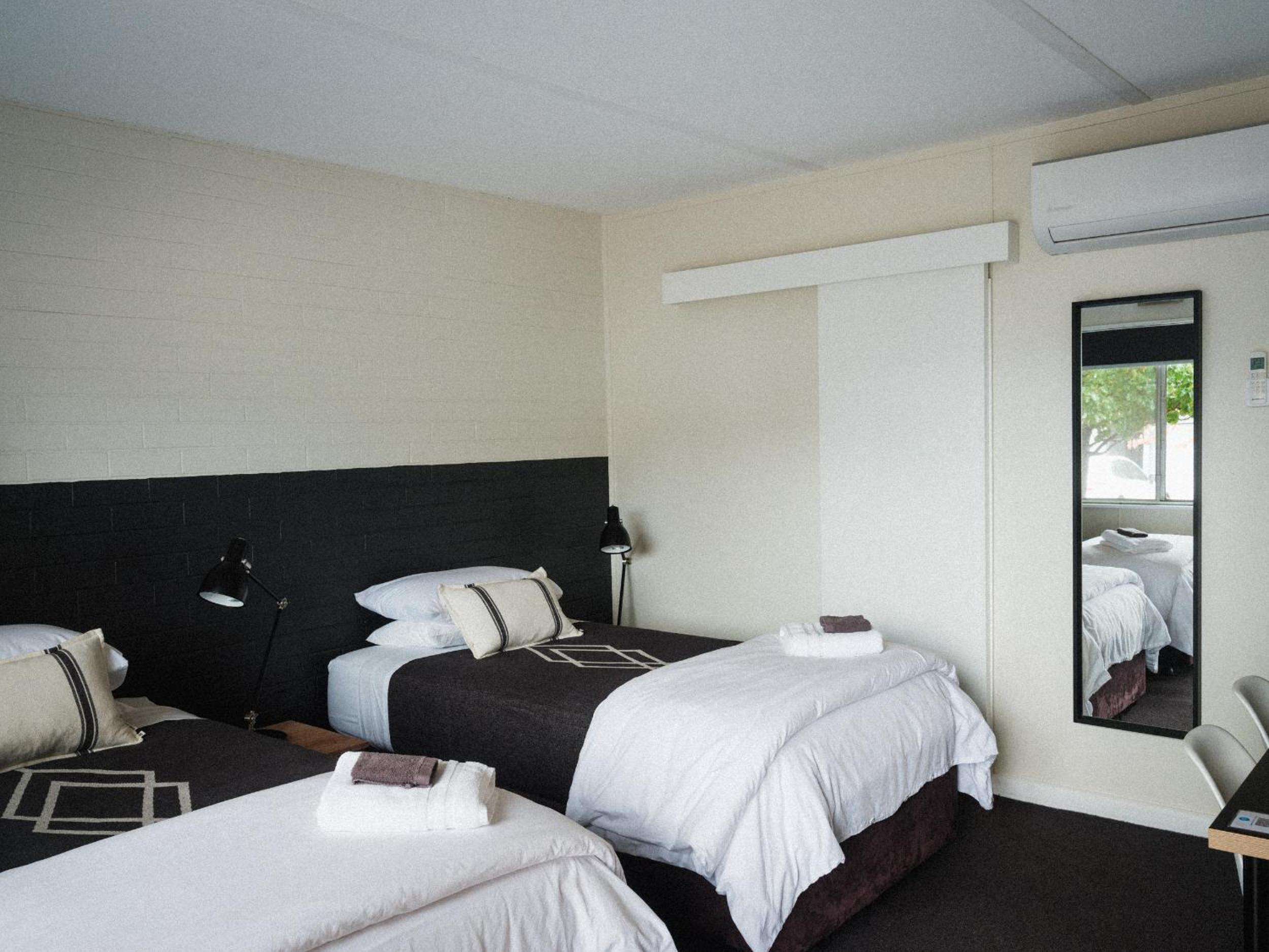 Twin Room - Photo 1
