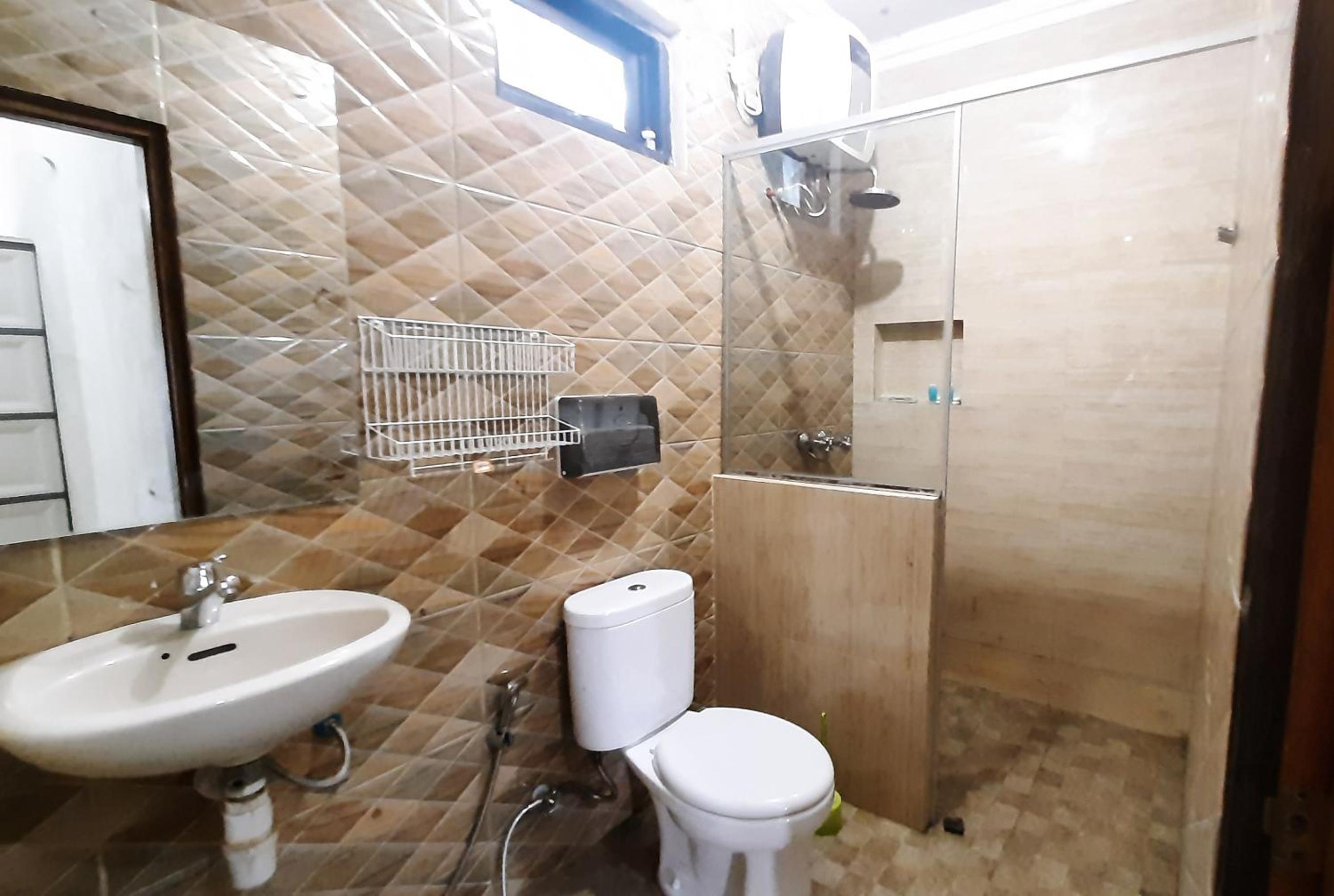 Standard Twin Room - Photo 4