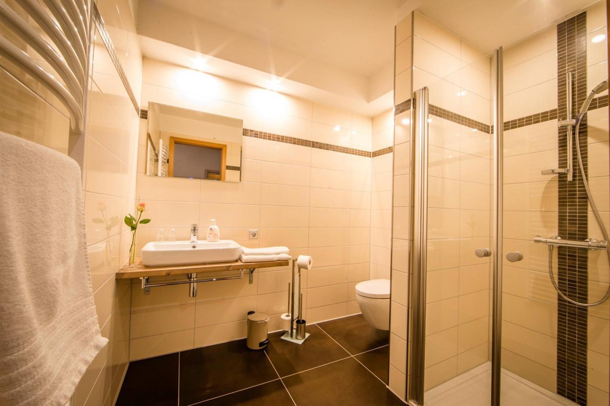 Standard Twin Room - Photo 2