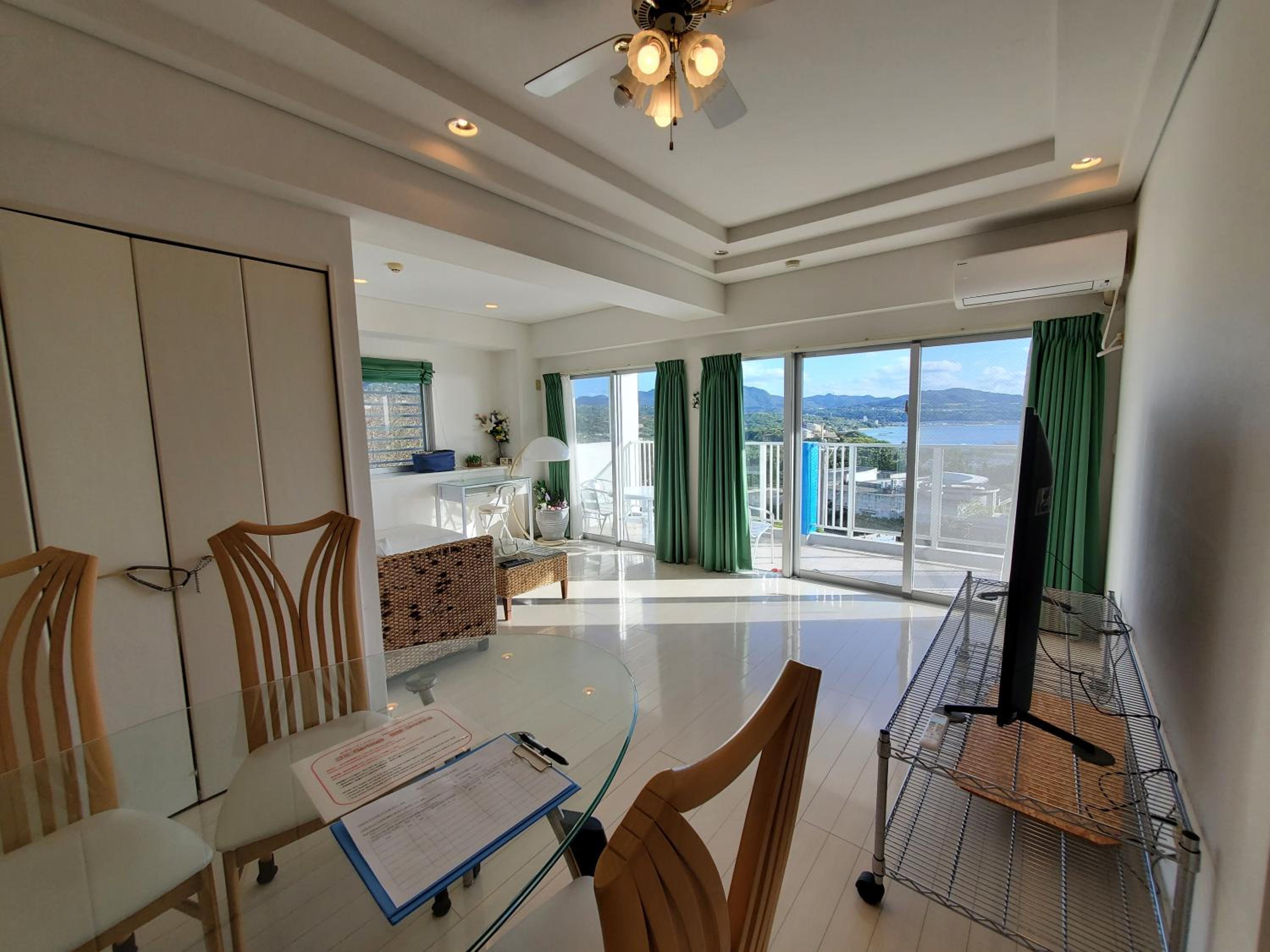 Apartment with Sea View and Two Bathrooms