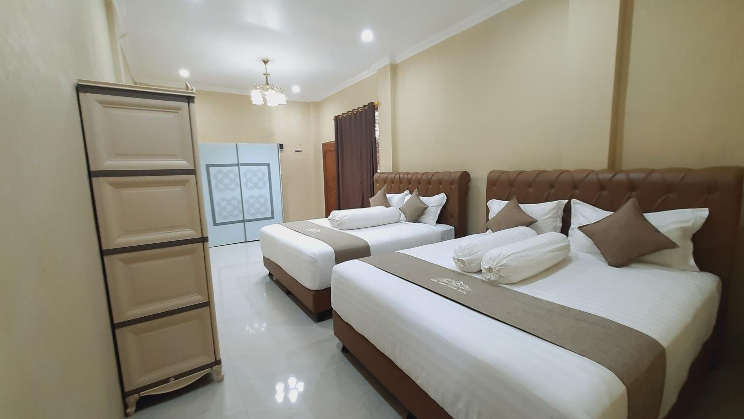 Standard Twin Room - Photo 2