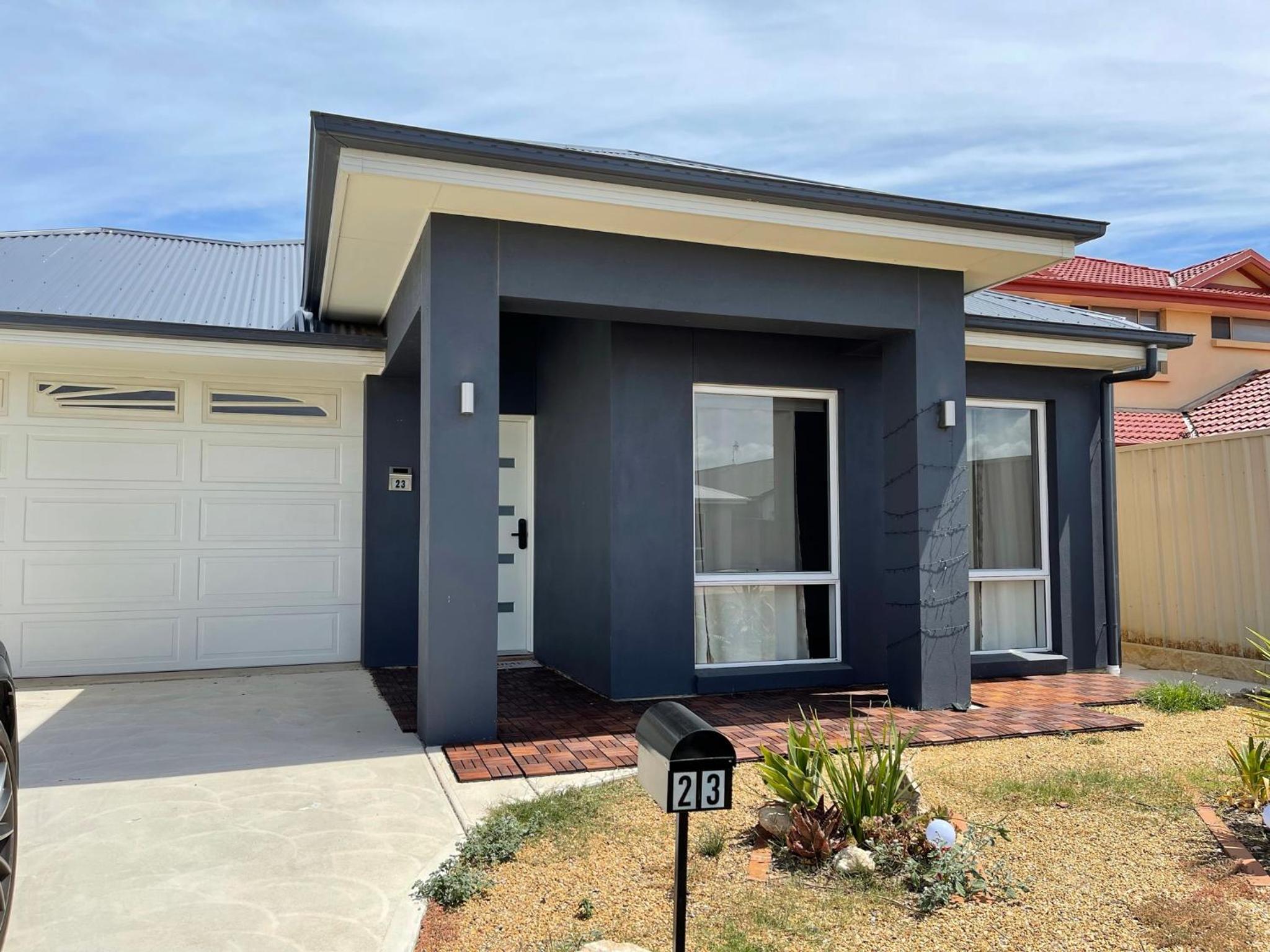 Three-Bedroom House photo 3