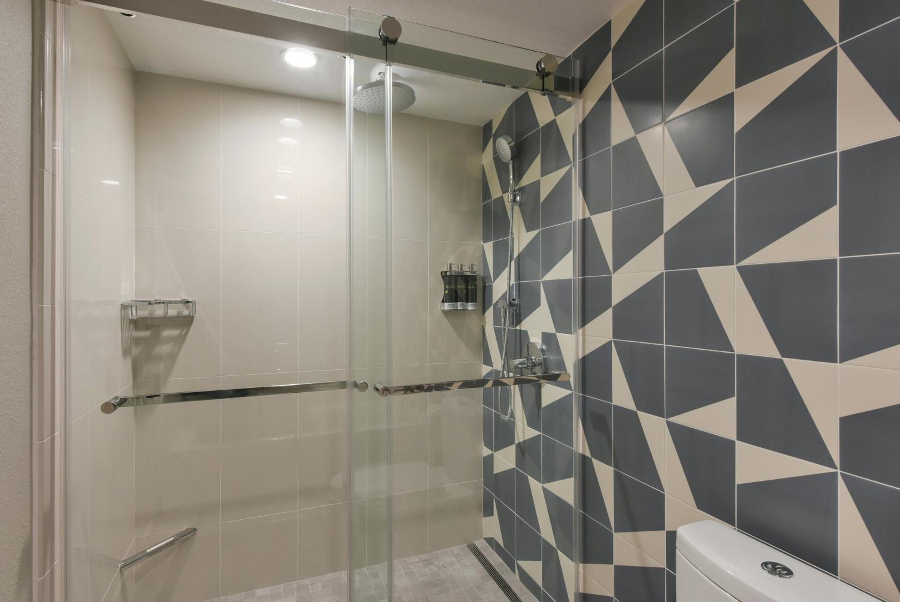 One-Bedroom King Suite - Photo 7