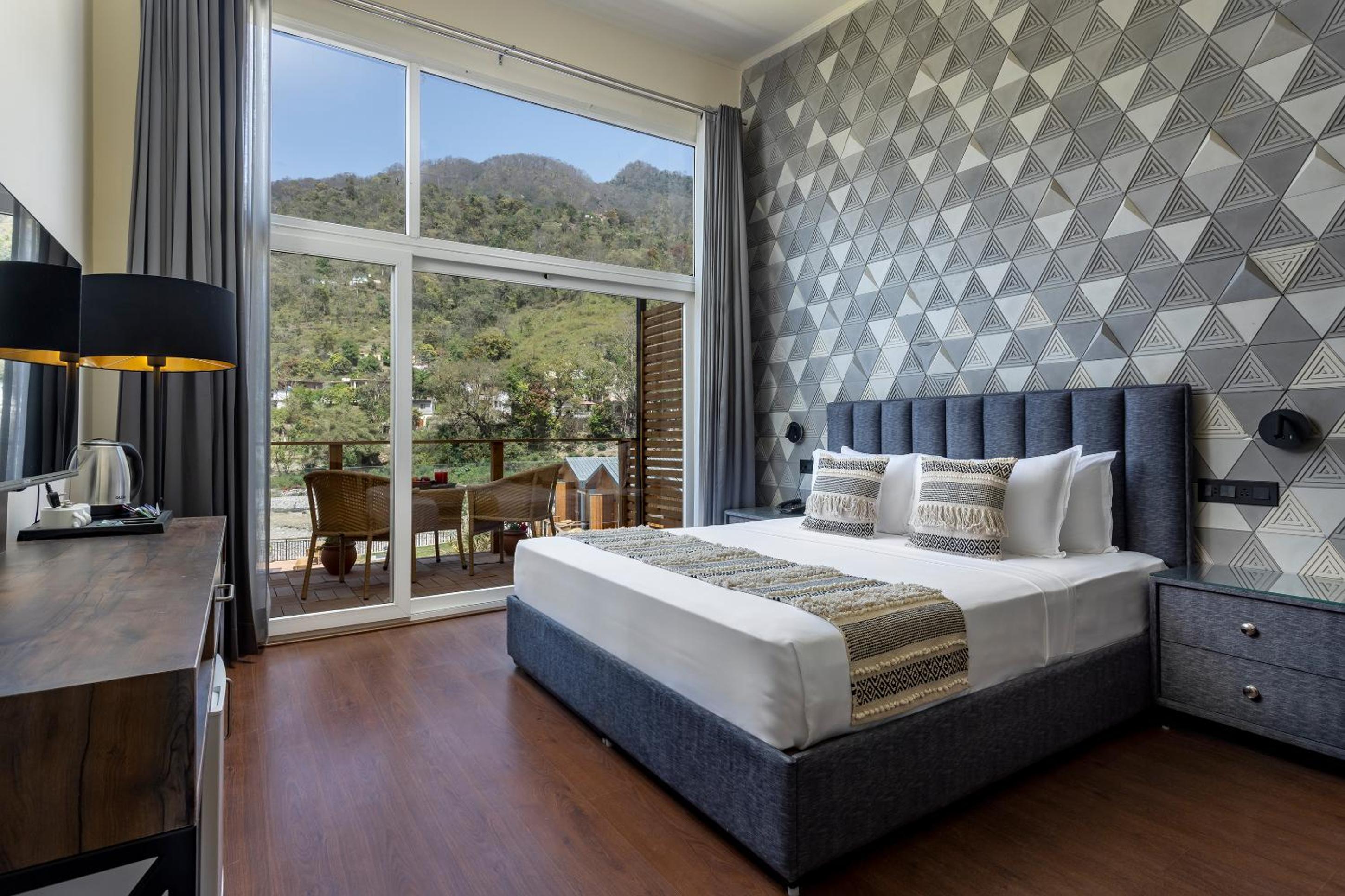Deluxe Room With River View - Photo 1