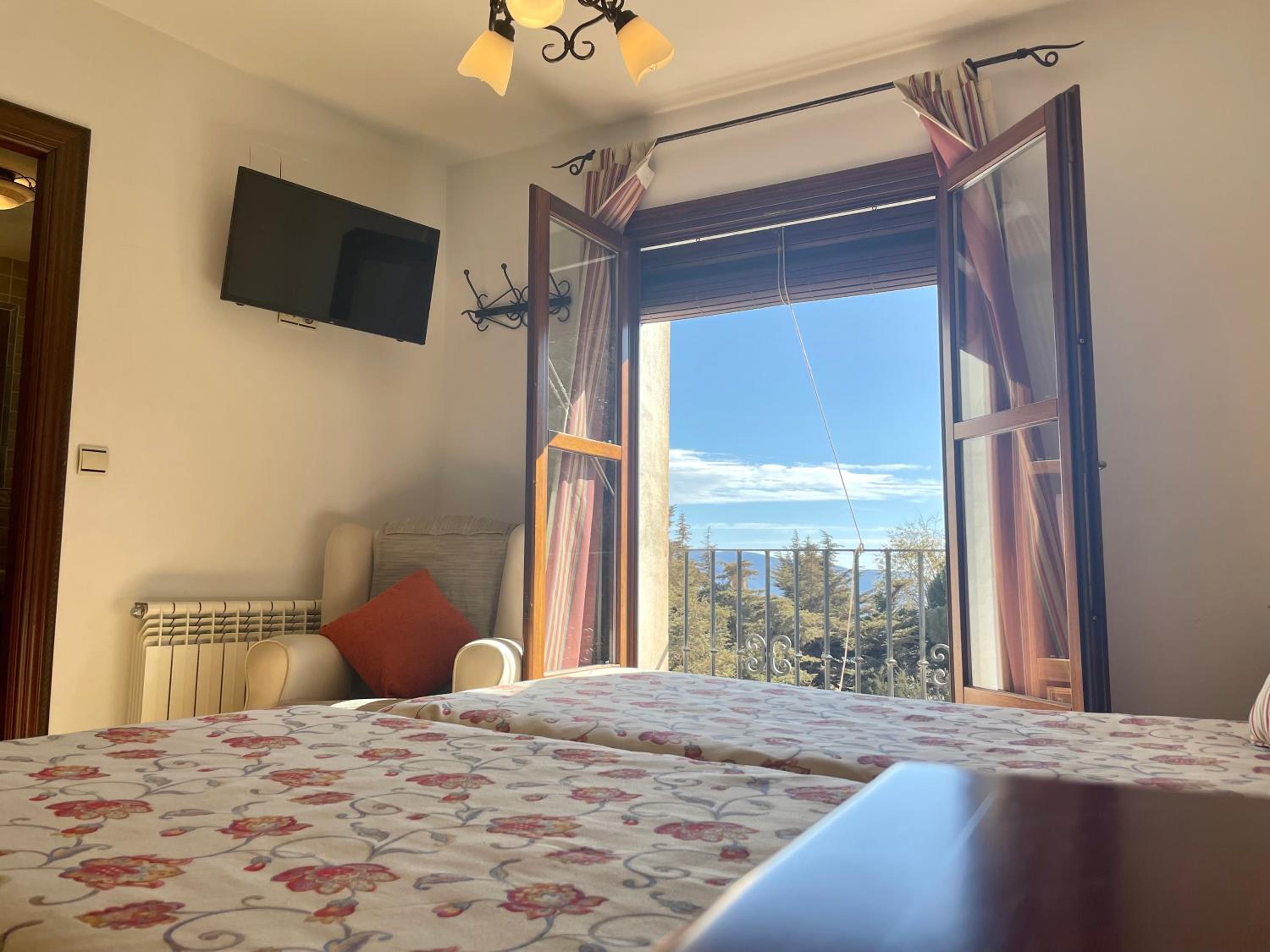 Superior Double or Twin Room with Mountain View - Photo 1