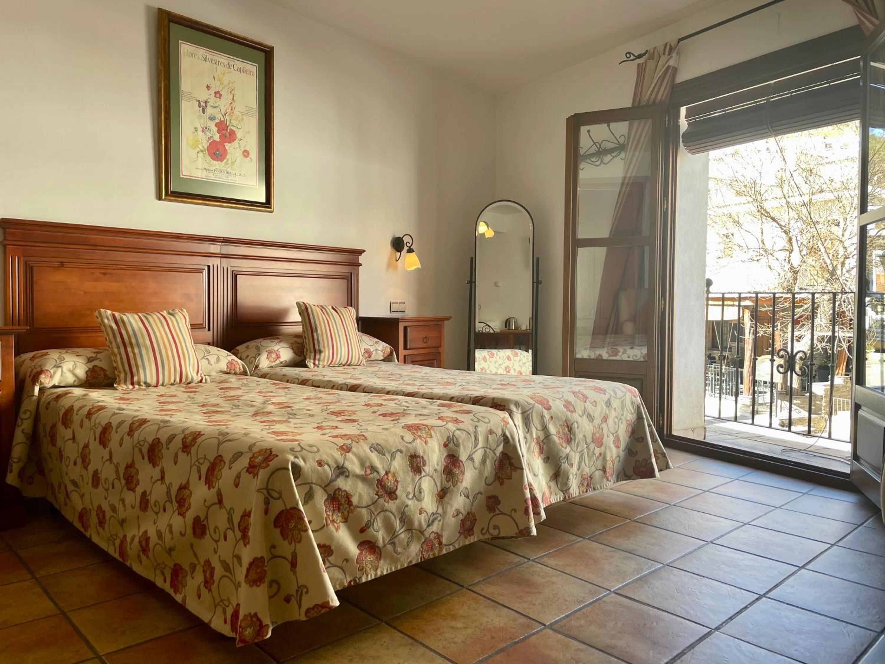 Superior Double or Twin Room with Mountain View - Photo 7