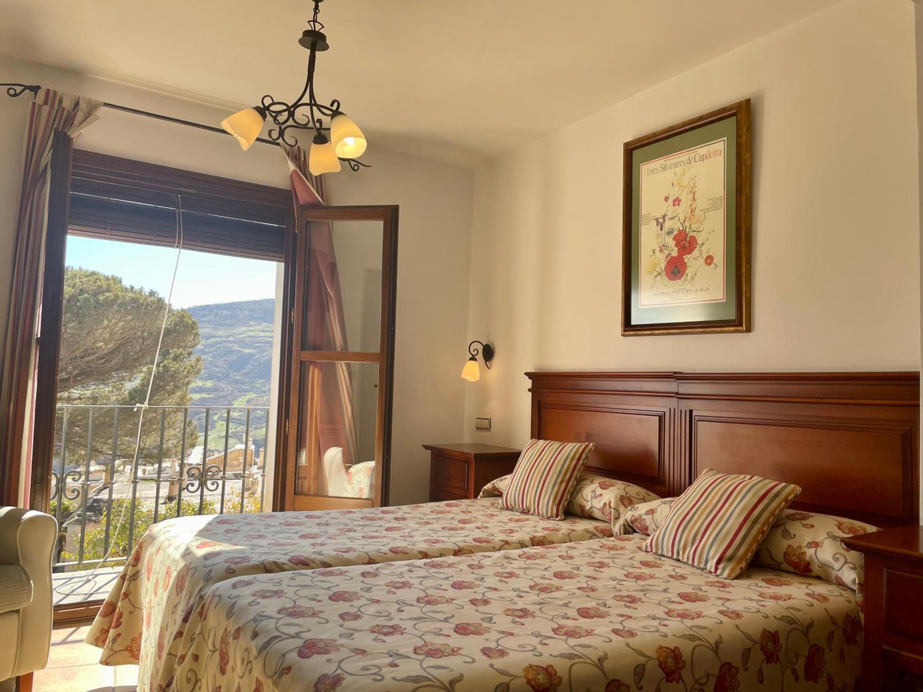 Superior Double or Twin Room with Mountain View - Photo 10