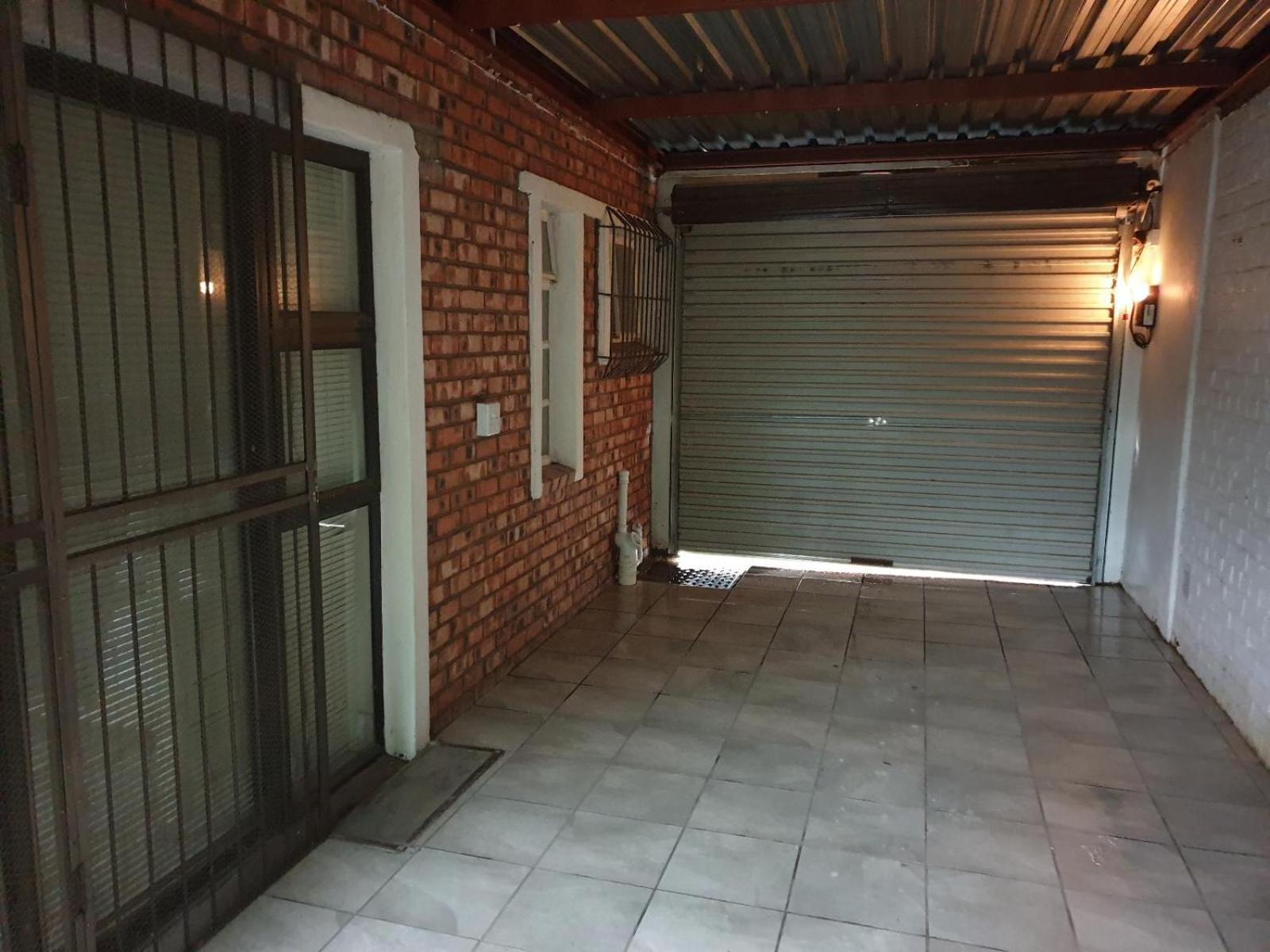 Apartment with Shower - Photo 3
