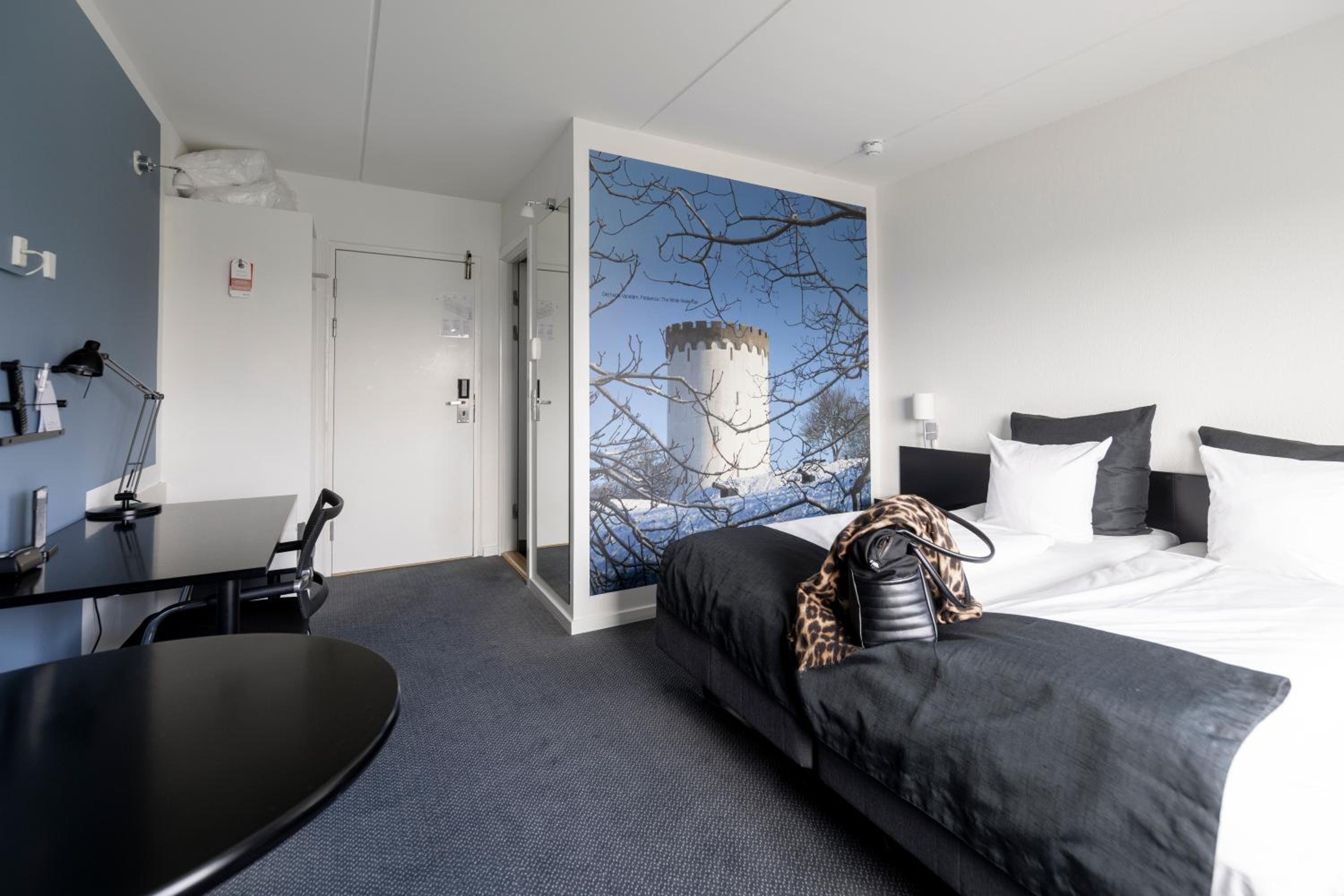 Standard Twin Room - Photo 7