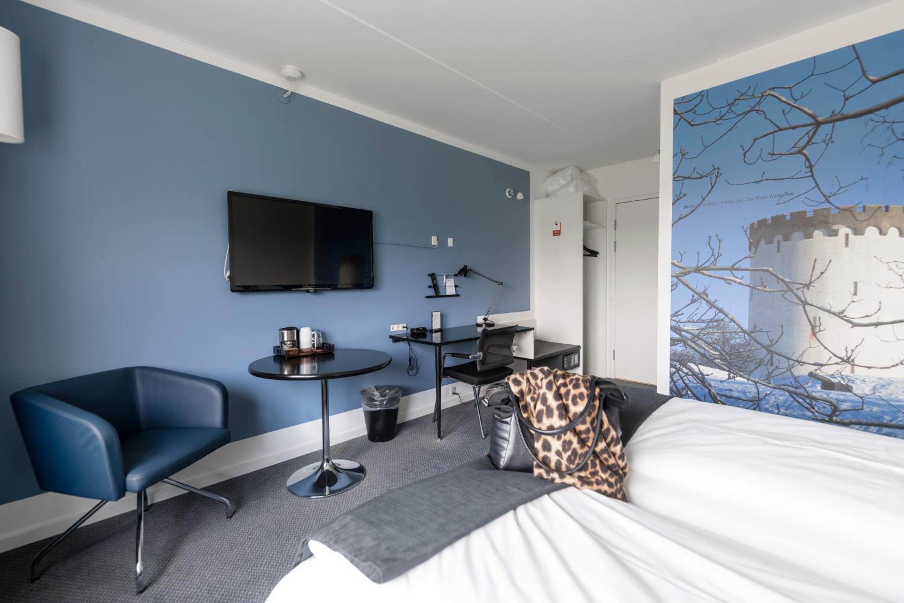 Standard Twin Room - Photo 11