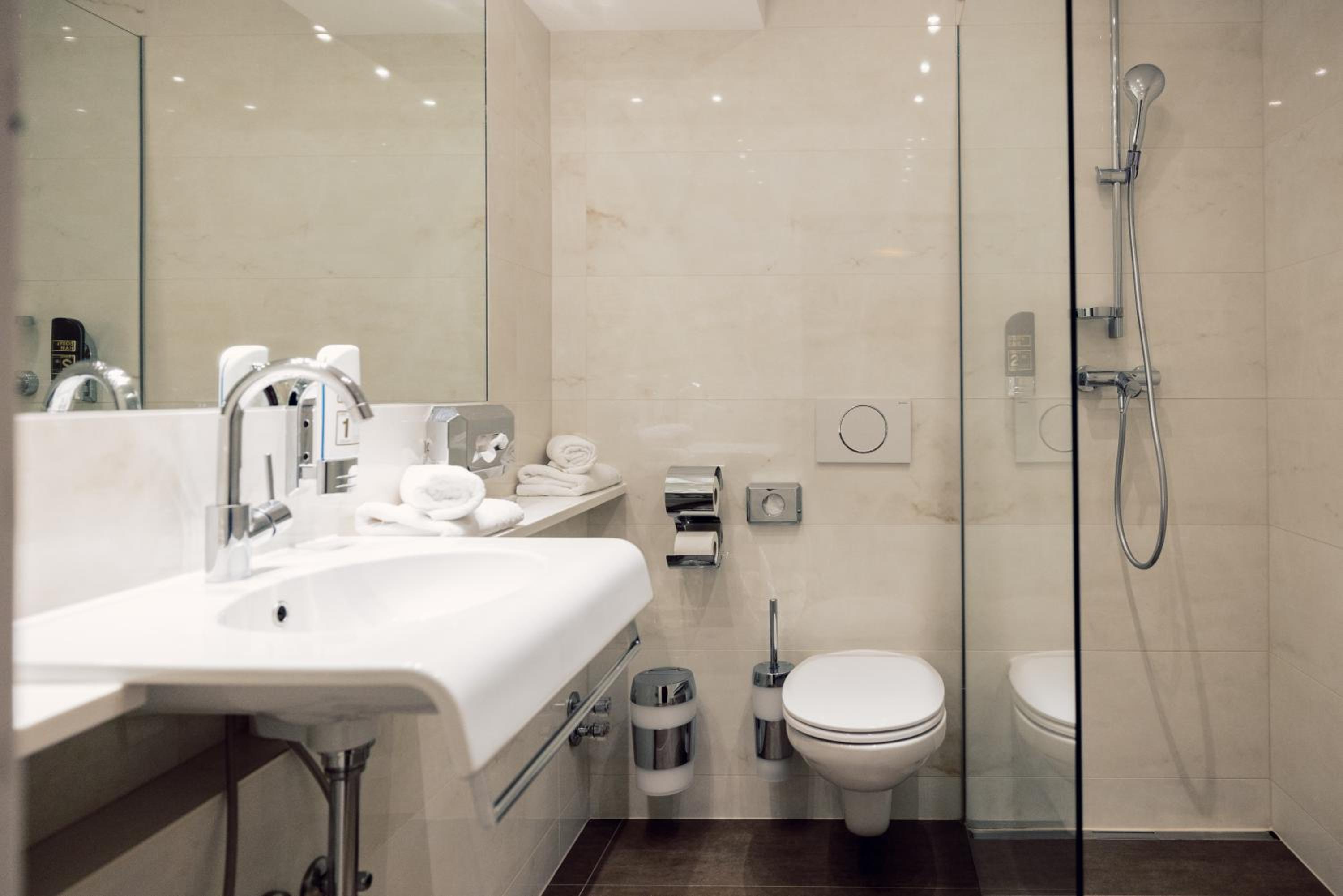Double Room - Photo 8