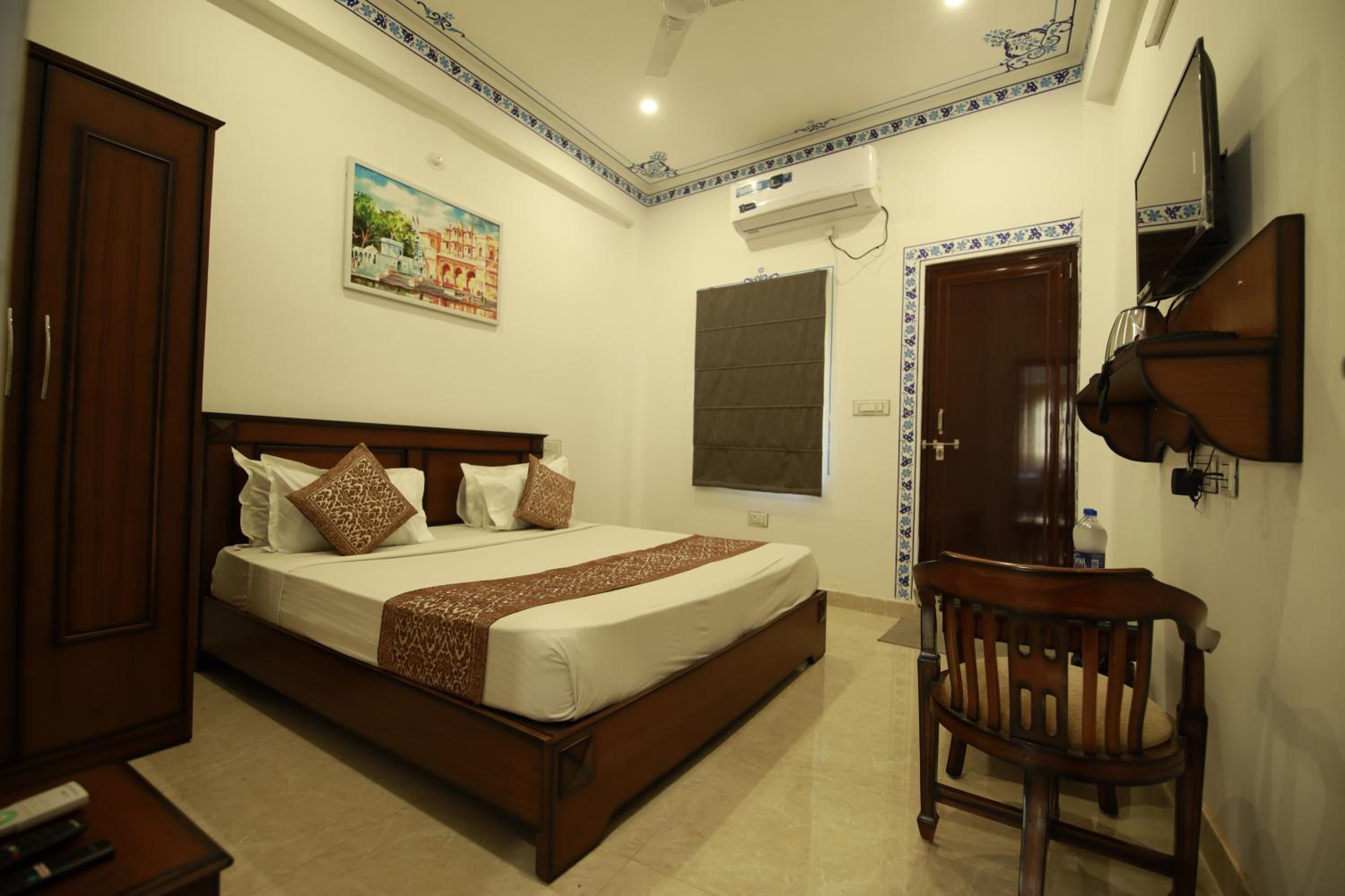 Deluxe King Room - Photo 4