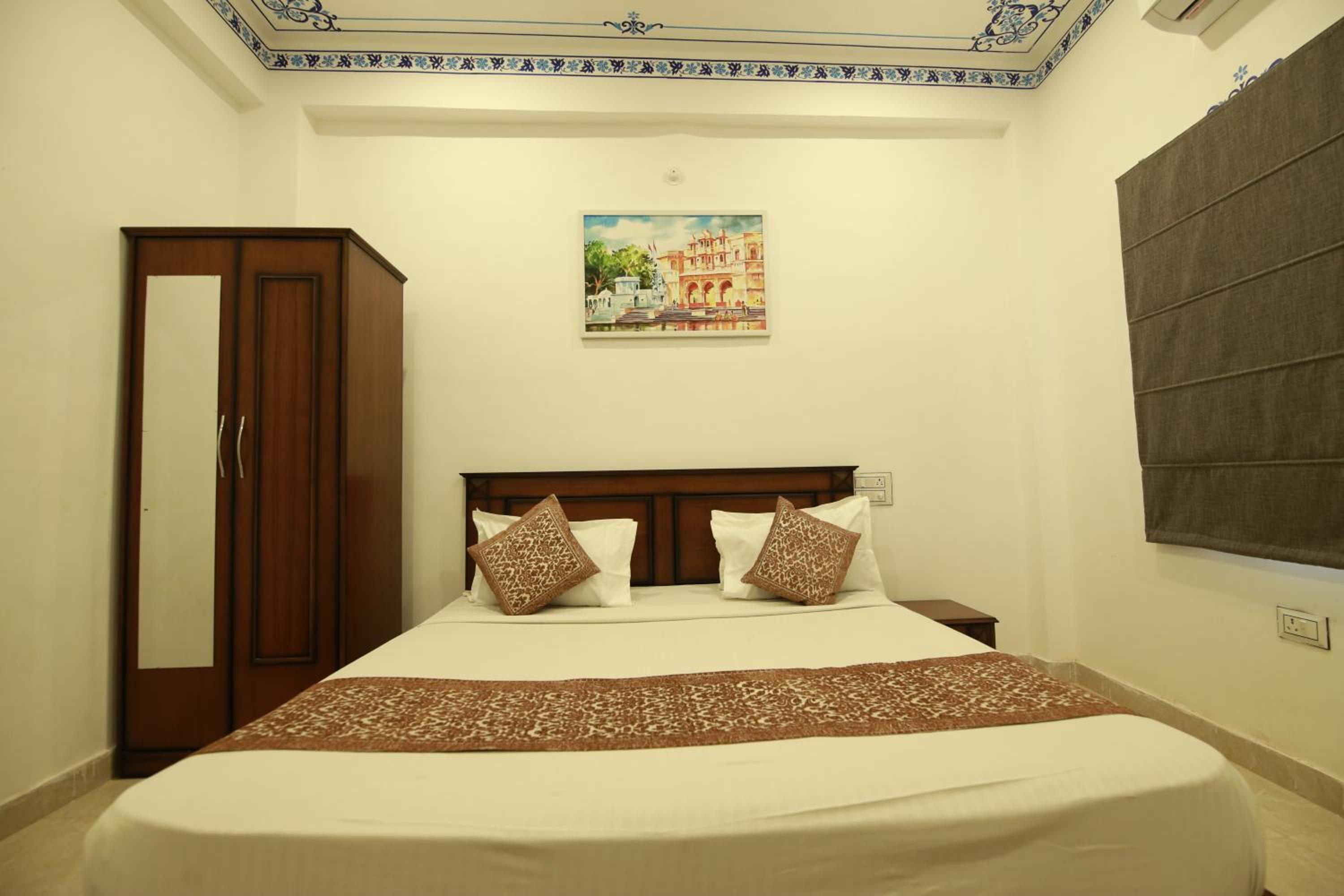 Deluxe King Room - Photo 6