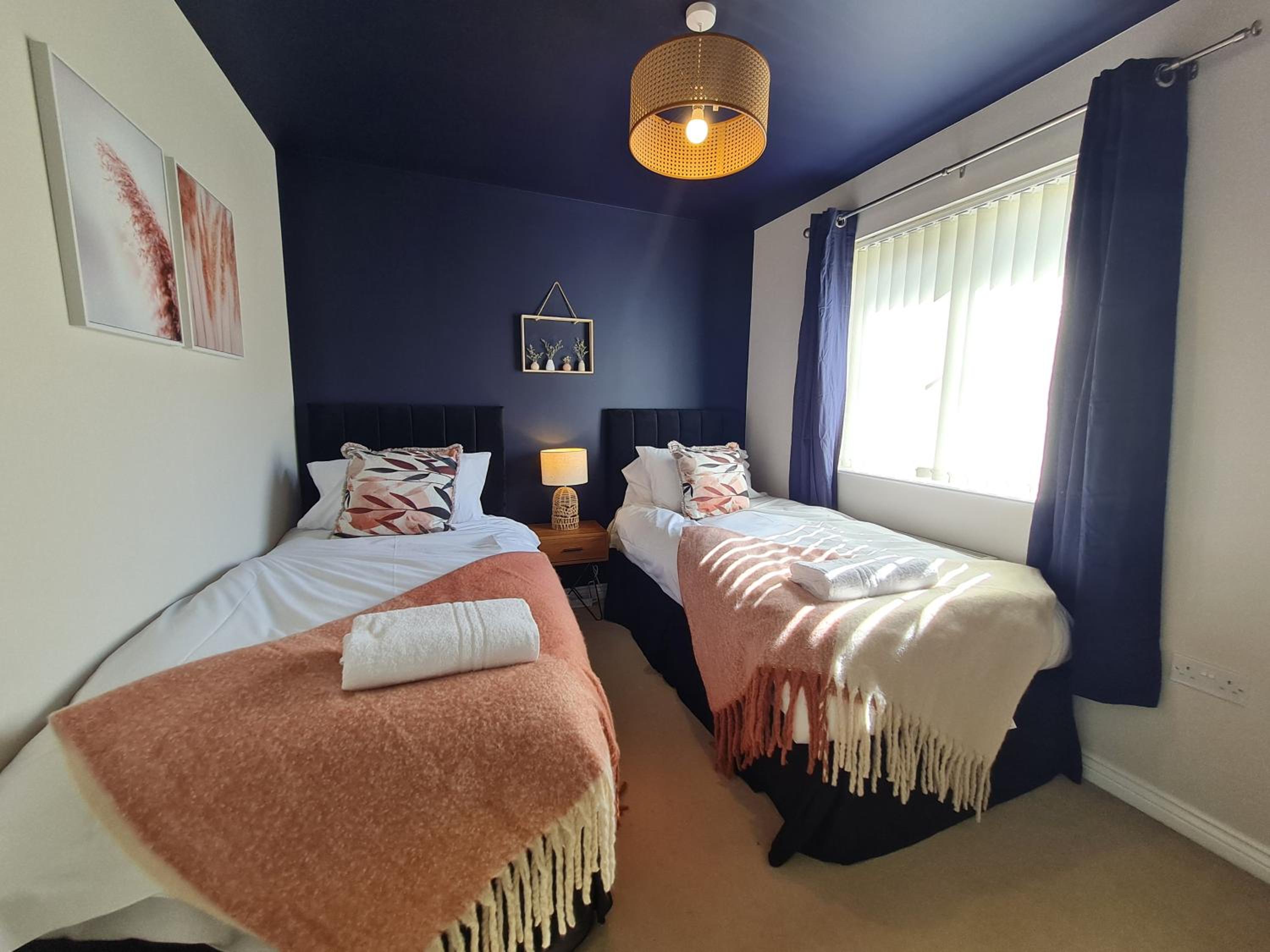 Three-Bedroom House - Photo 9