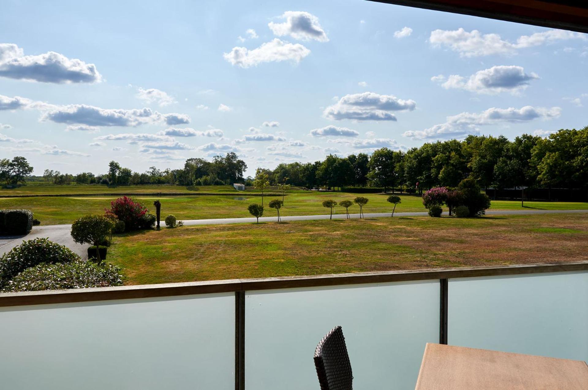 Junior Suite with Balcony - Photo 2