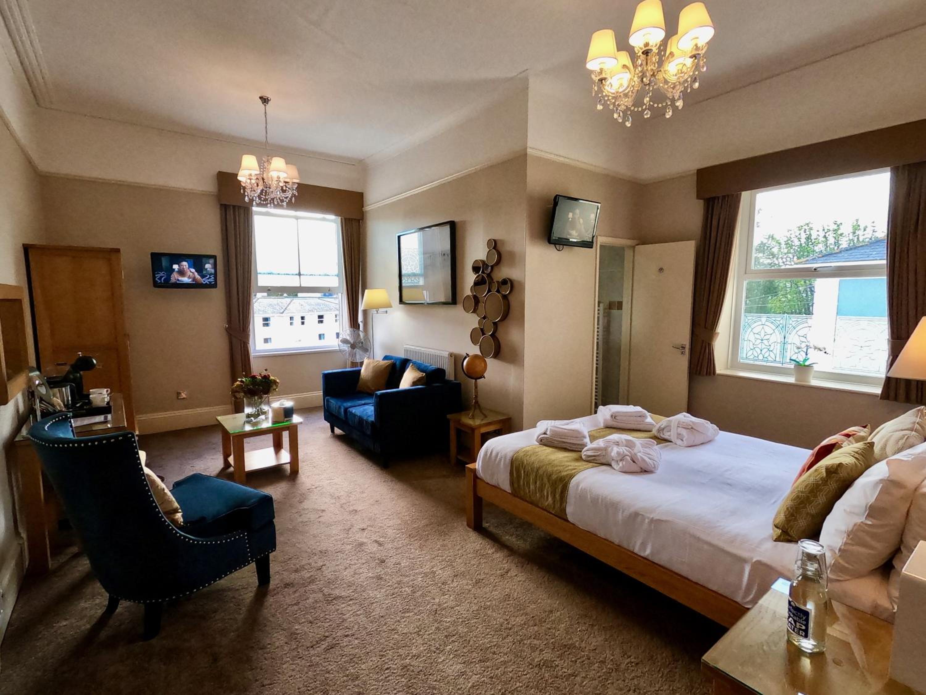 Deluxe Double Room with Pool View - Photo 1