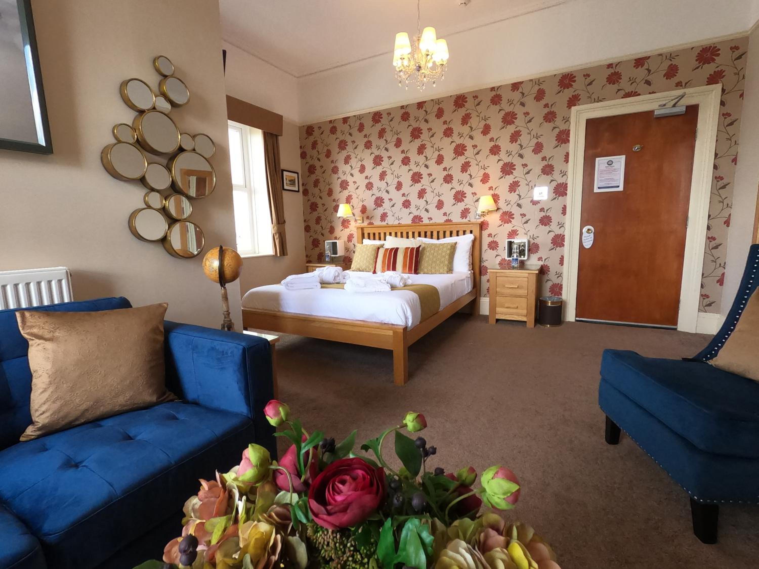 Deluxe Double Room with Pool View - Photo 4